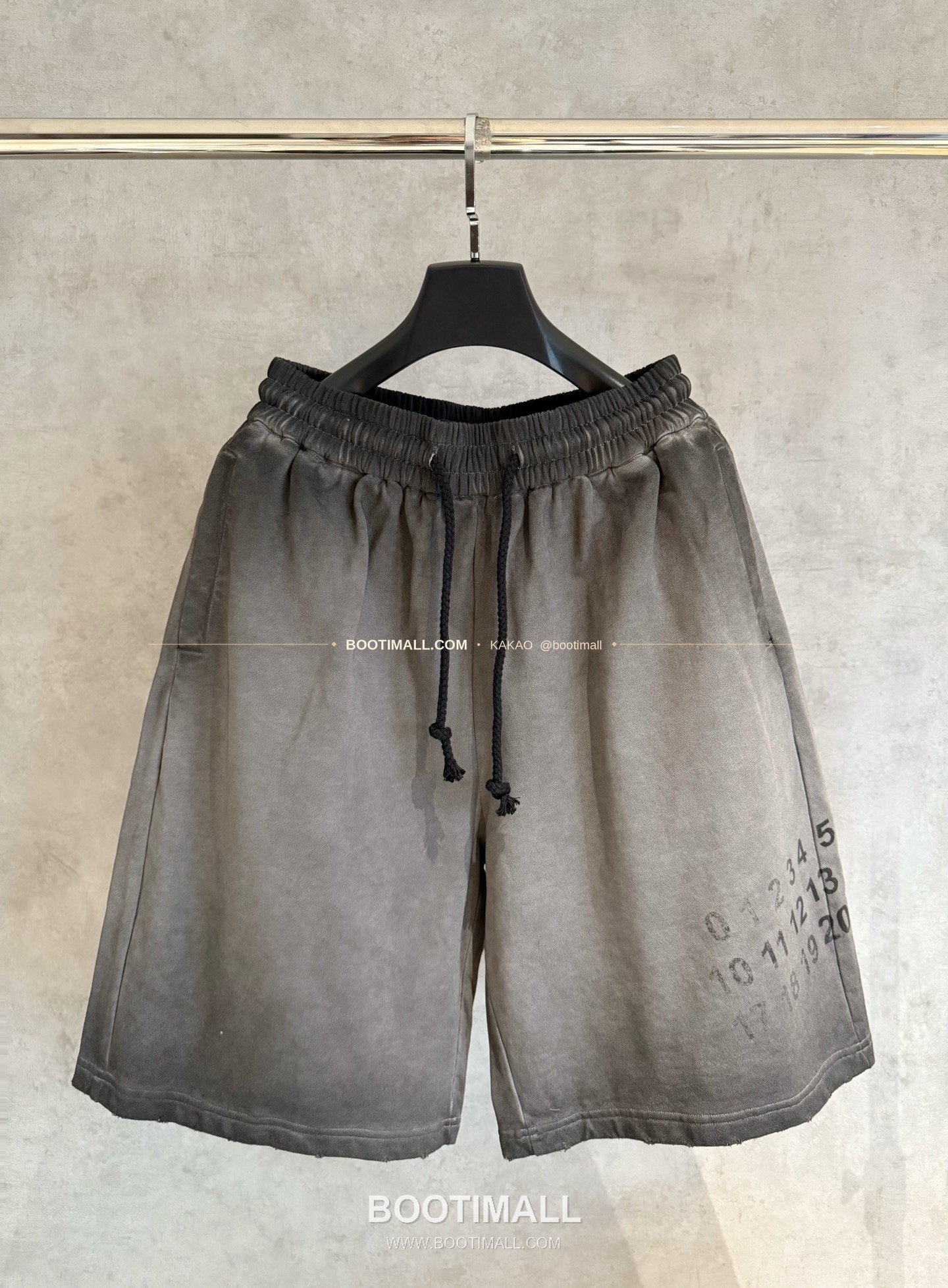 메종마르지엘라 2026SS 헤비코튼 루즈핏 블랙 쇼츠 Maison Margiela 2026 SS Heavy Cotton Loose Fit Black Shorts D115 1