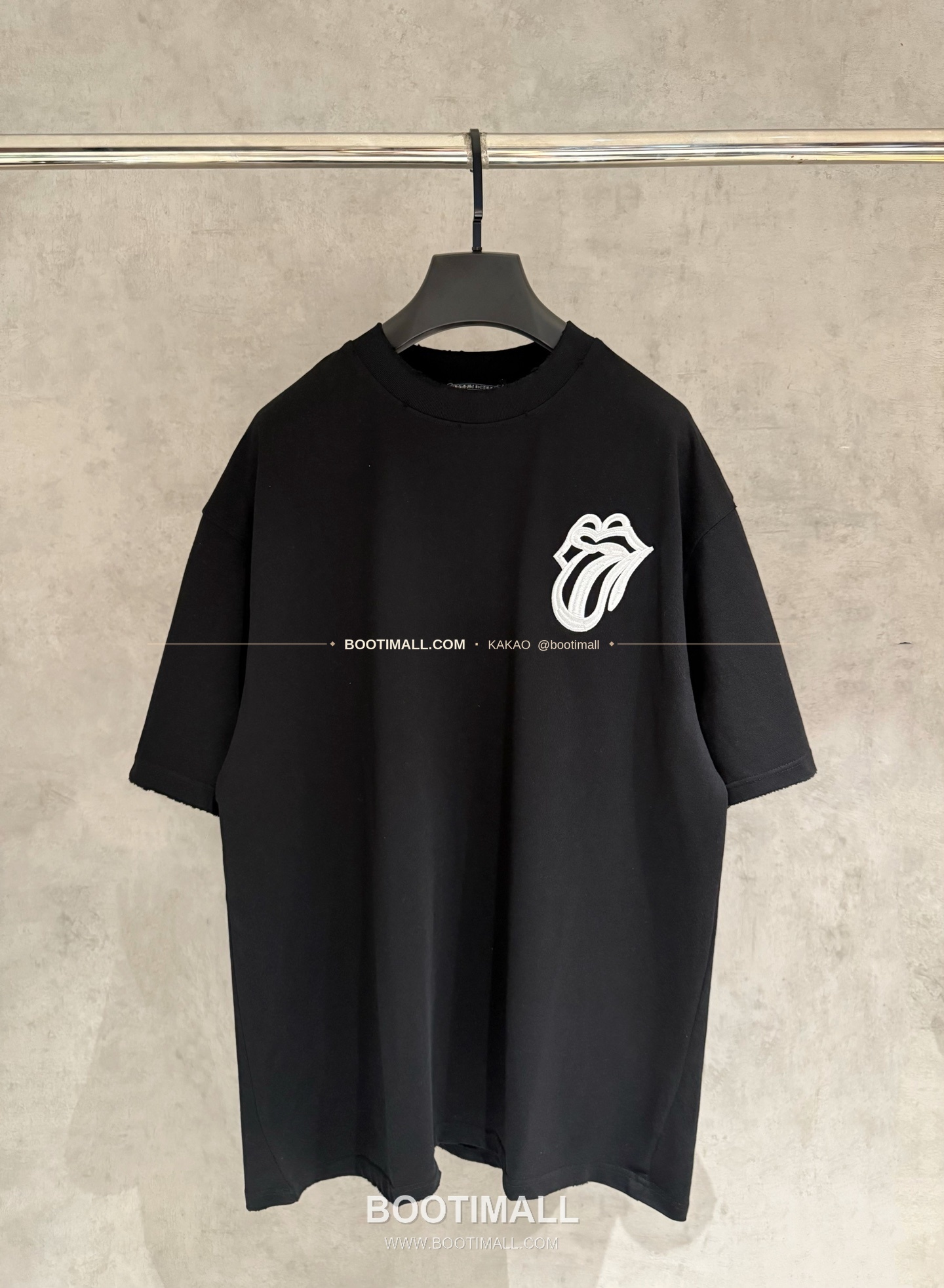 크롬하츠 2026SS 헤비코튼 자수 디스트로이드 루즈핏 블랙 반팔 티셔츠 Chrome Hearts 2026 SS Heavy Cotton Embroidered Distressed Loose Fit Black T-Shirt K233 1