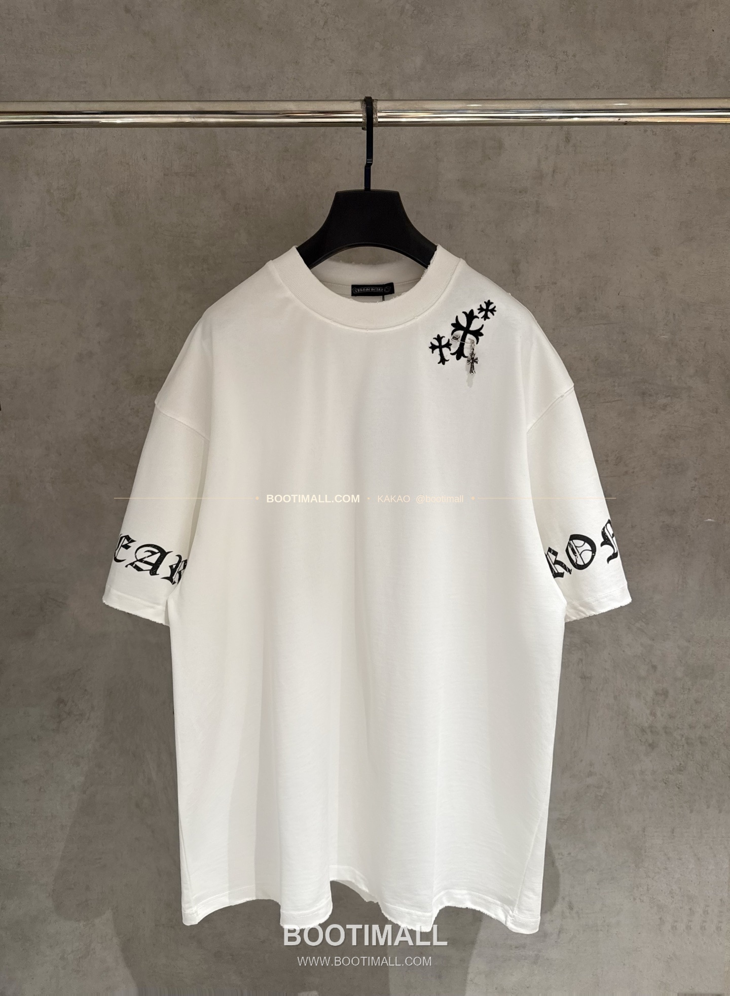 크롬하츠 2026SS 헤비코튼 자수 디스트로이드 루즈핏 블랙 반팔 티셔츠 Chrome Hearts 2026 SS Heavy Cotton Embroidered Distressed Loose Fit Black T-Shirt K225 1