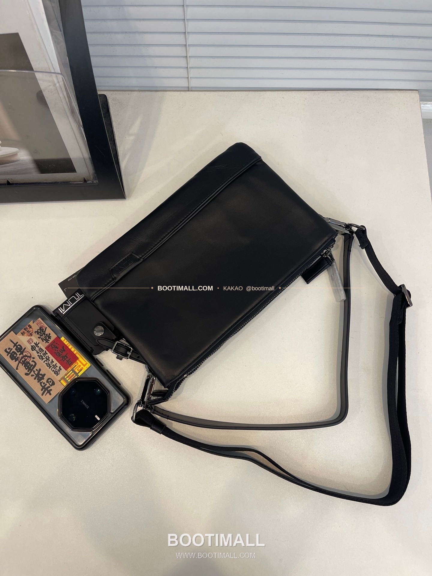 투미 해리슨 가죽 멀티포켓 슬림 블랙 크로스백 Tumi Harrison Leather Multi Pocket Slim Black Crossbody Bag 26cm 8
