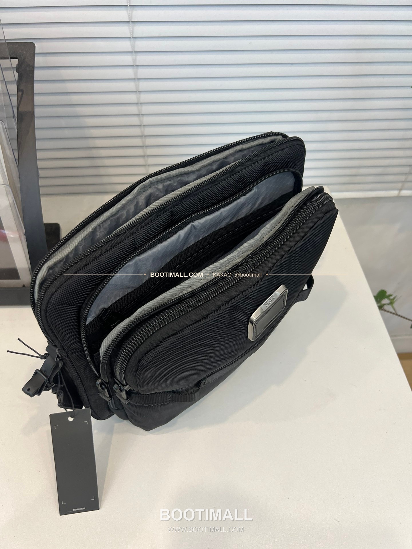 투미 알파브라보 나일론 멀티포켓 블랙 크로스백 Tumi Alpha Bravo Nylon Multi Pocket Black Crossbody Bag 232796 31cm 6