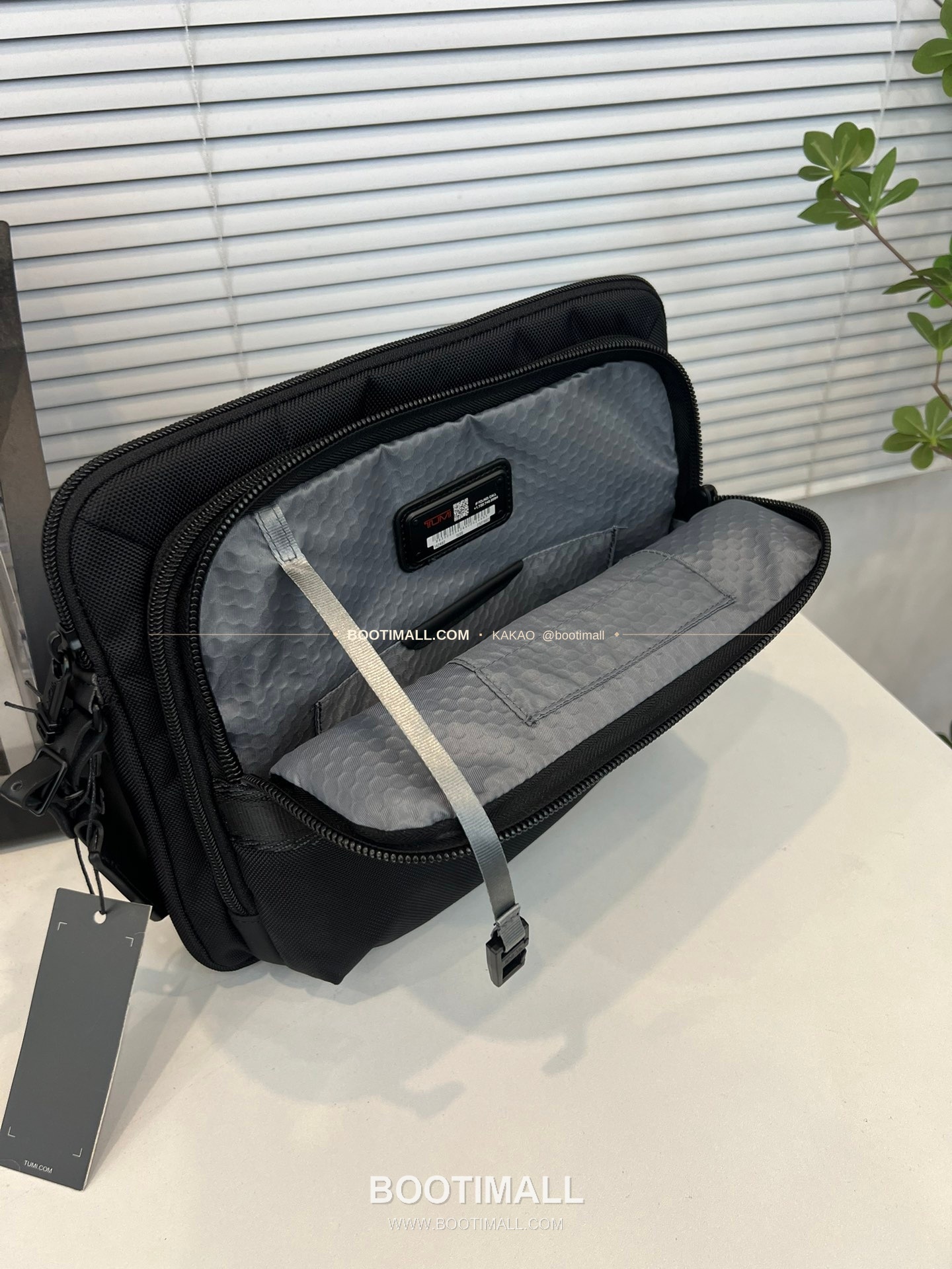 투미 알파브라보 나일론 멀티포켓 블랙 크로스백 Tumi Alpha Bravo Nylon Multi Pocket Black Crossbody Bag 232796 31cm 8