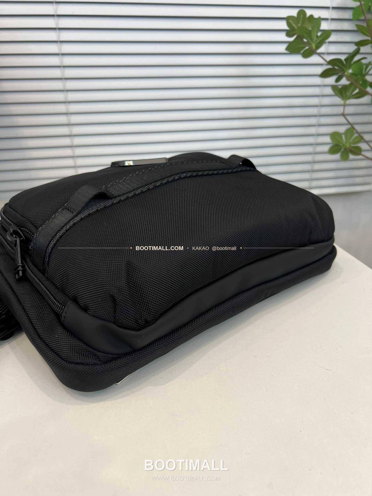 투미 알파브라보 나일론 멀티포켓 블랙 크로스백 Tumi Alpha Bravo Nylon Multi Pocket Black Crossbody Bag 232796 31cm 9