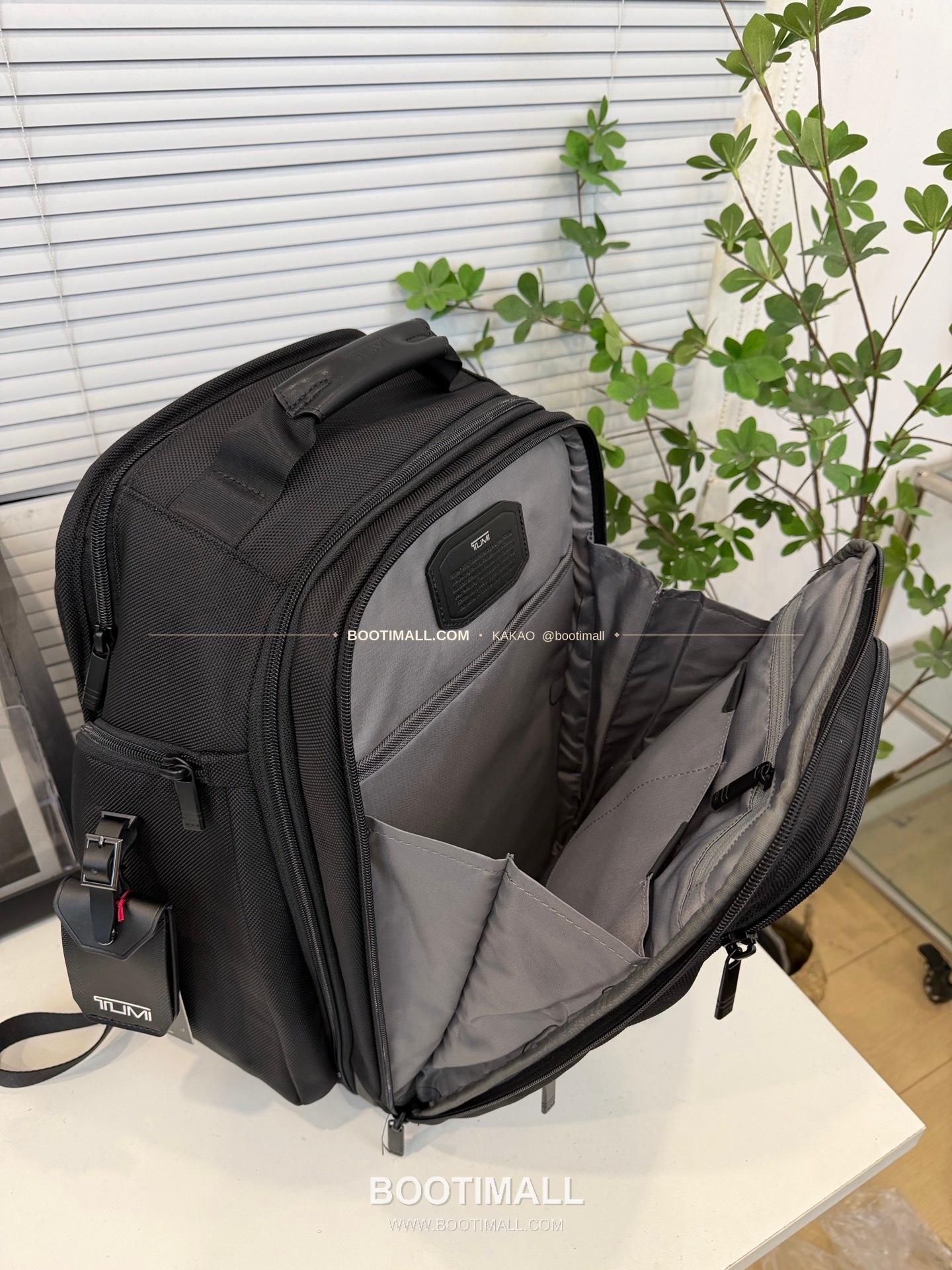 투미 알파4 FXT 나일론 멀티포켓 블랙 백팩 Tumi Alpha 4 FXT Nylon Multi Pocket Black Backpack 2603589D4 43cm 9