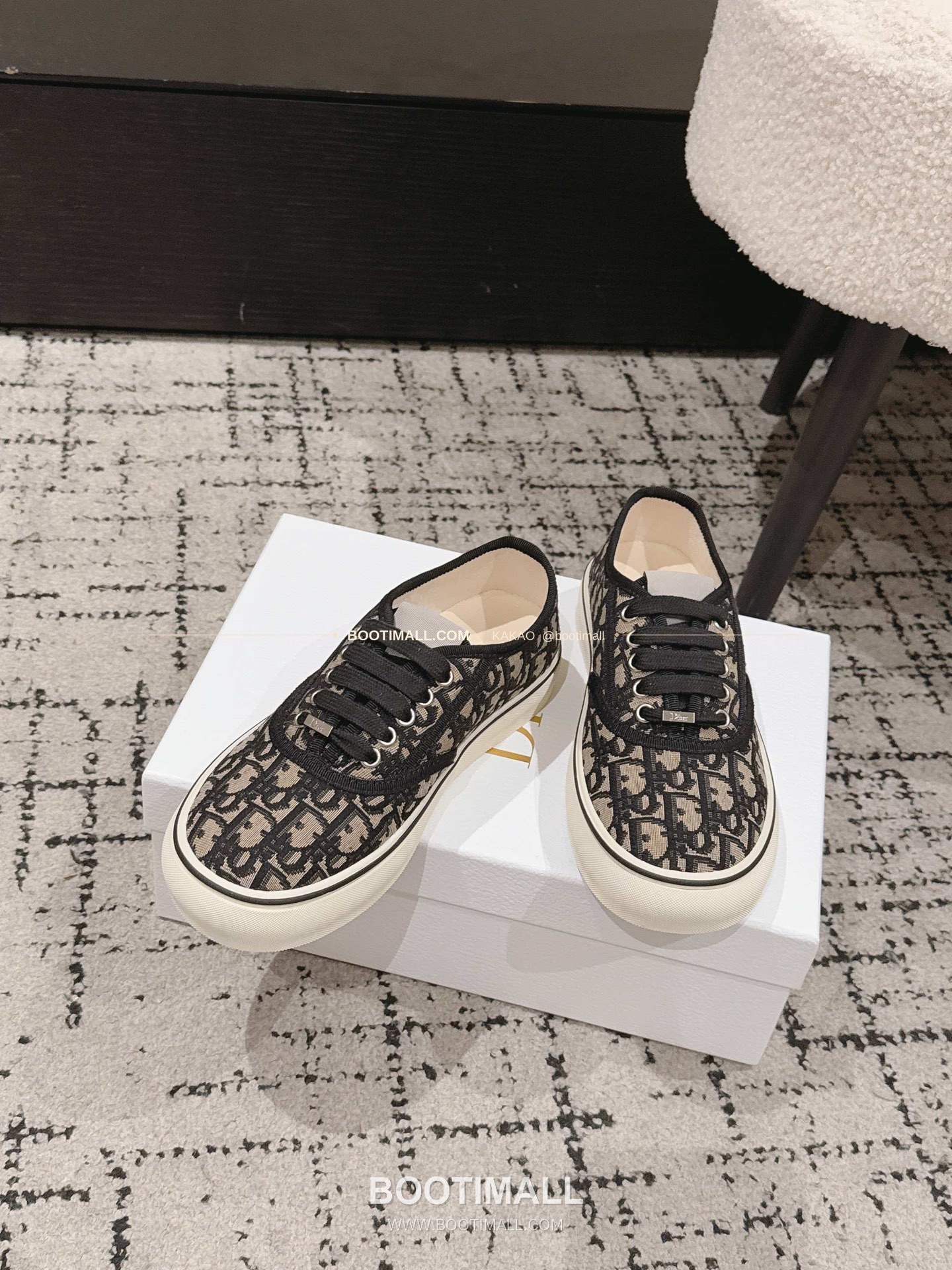 디올 2026SS 코튼 클로버 자수 로우탑 스니커즈 Dior 2026 SS Cotton Clover Embroidered Low-Top Sneakers 4