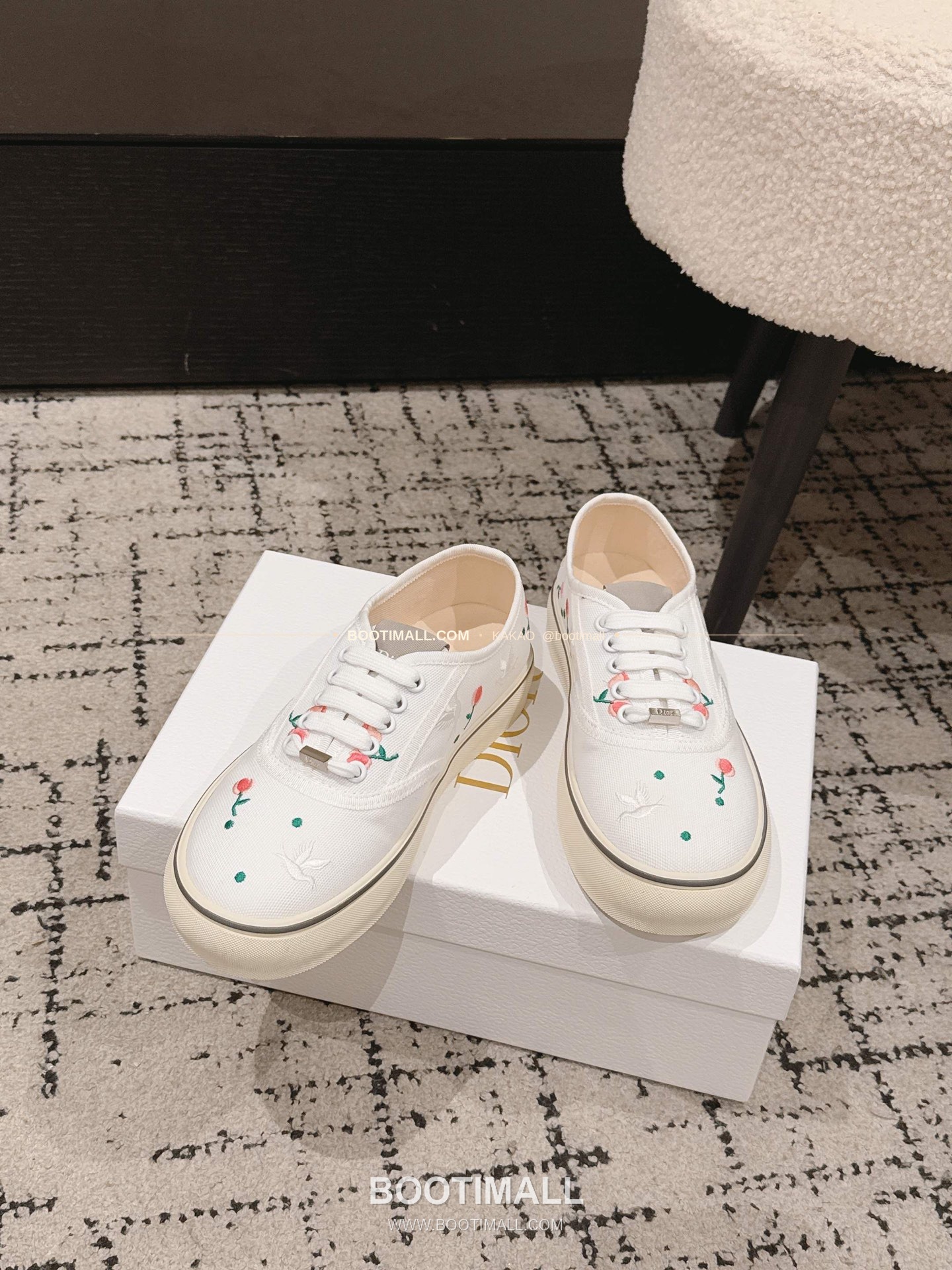 디올 2026SS 코튼 클로버 자수 로우탑 스니커즈 Dior 2026 SS Cotton Clover Embroidered Low-Top Sneakers 4