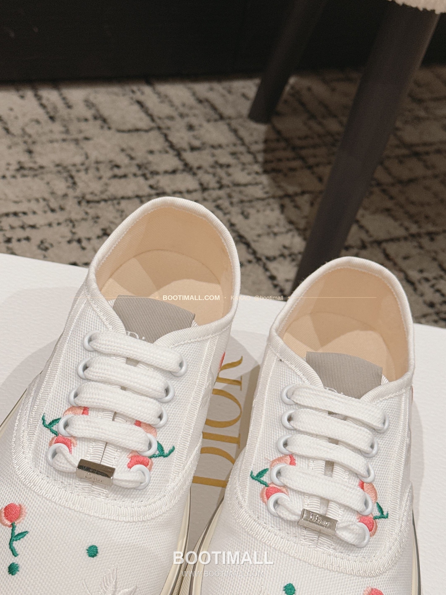 디올 2026SS 코튼 클로버 자수 로우탑 스니커즈 Dior 2026 SS Cotton Clover Embroidered Low-Top Sneakers 8