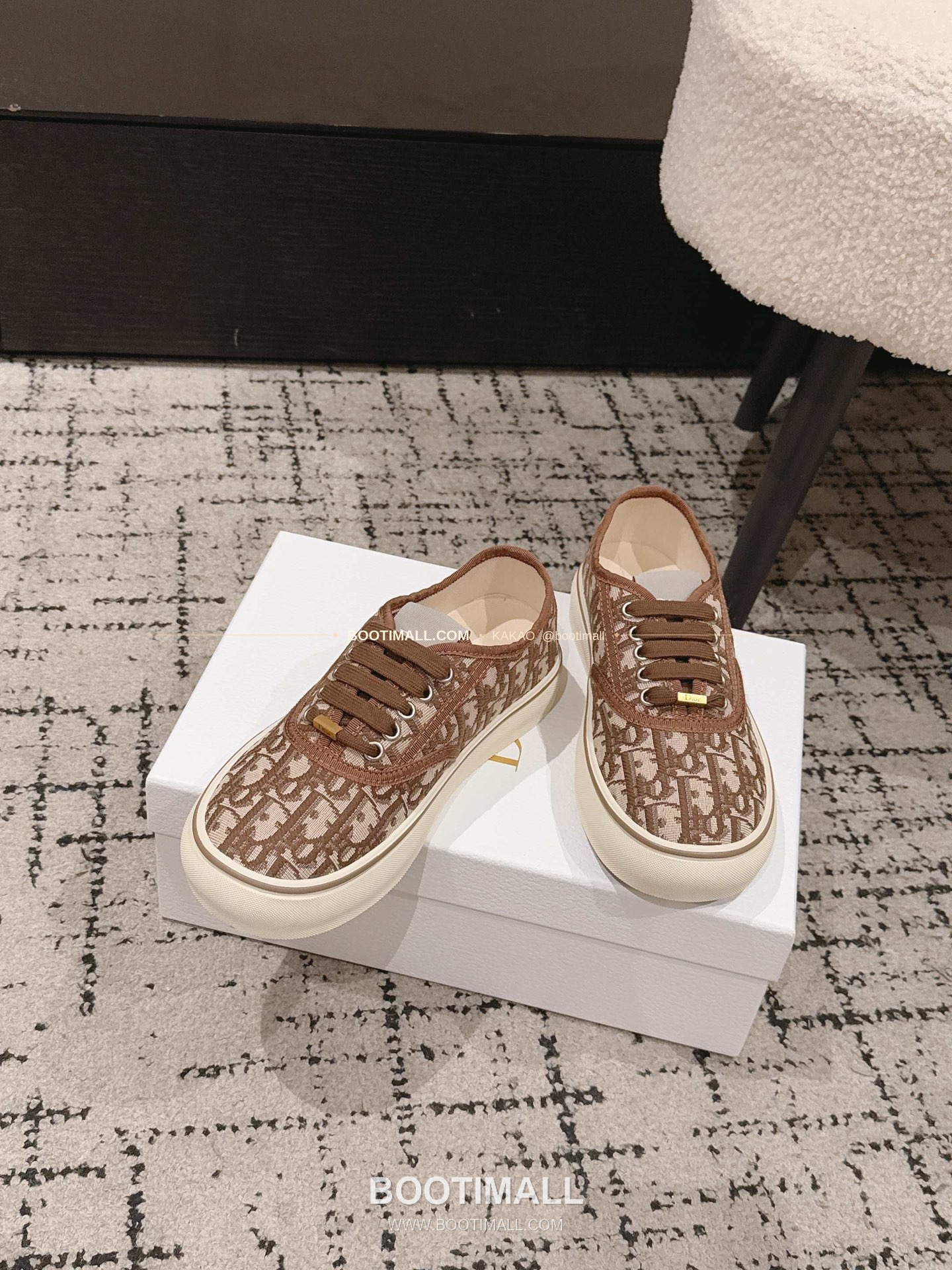 디올 2026SS 코튼 클로버 자수 로우탑 스니커즈 Dior 2026 SS Cotton Clover Embroidered Low-Top Sneakers 4