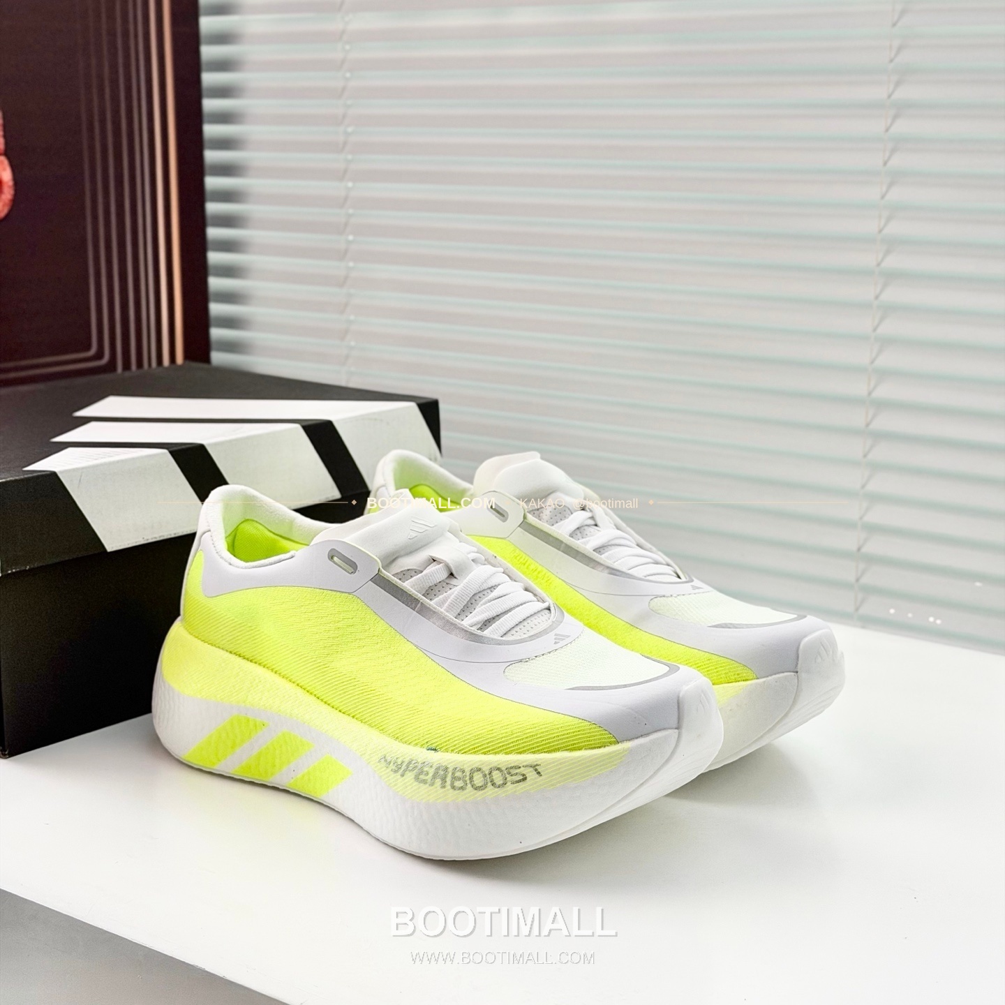 아디다스 2026SS 메쉬 니트 부스트 쿠셔닝 화이트 그린 스니커즈 Adidas 2026 SS Mesh Knit Boost Cushioning White Green Sneakers 1