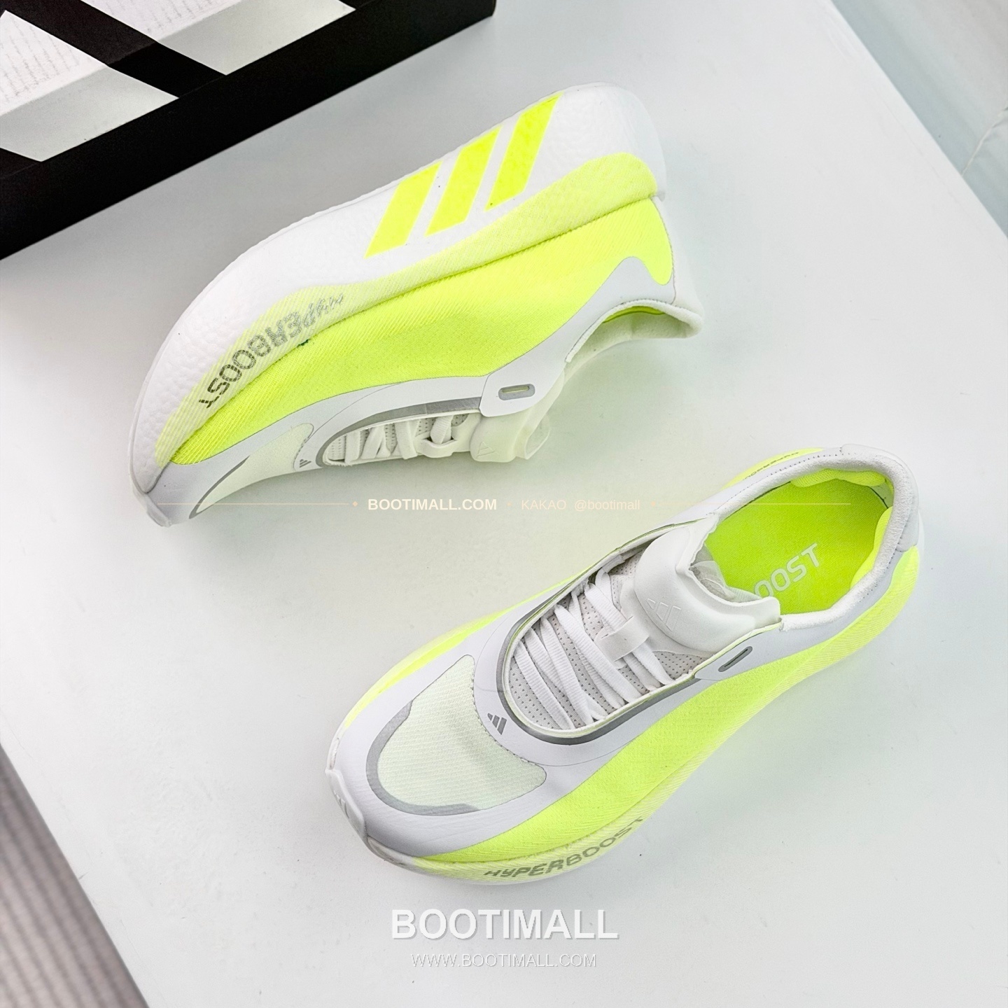 아디다스 2026SS 메쉬 니트 부스트 쿠셔닝 화이트 그린 스니커즈 Adidas 2026 SS Mesh Knit Boost Cushioning White Green Sneakers 3