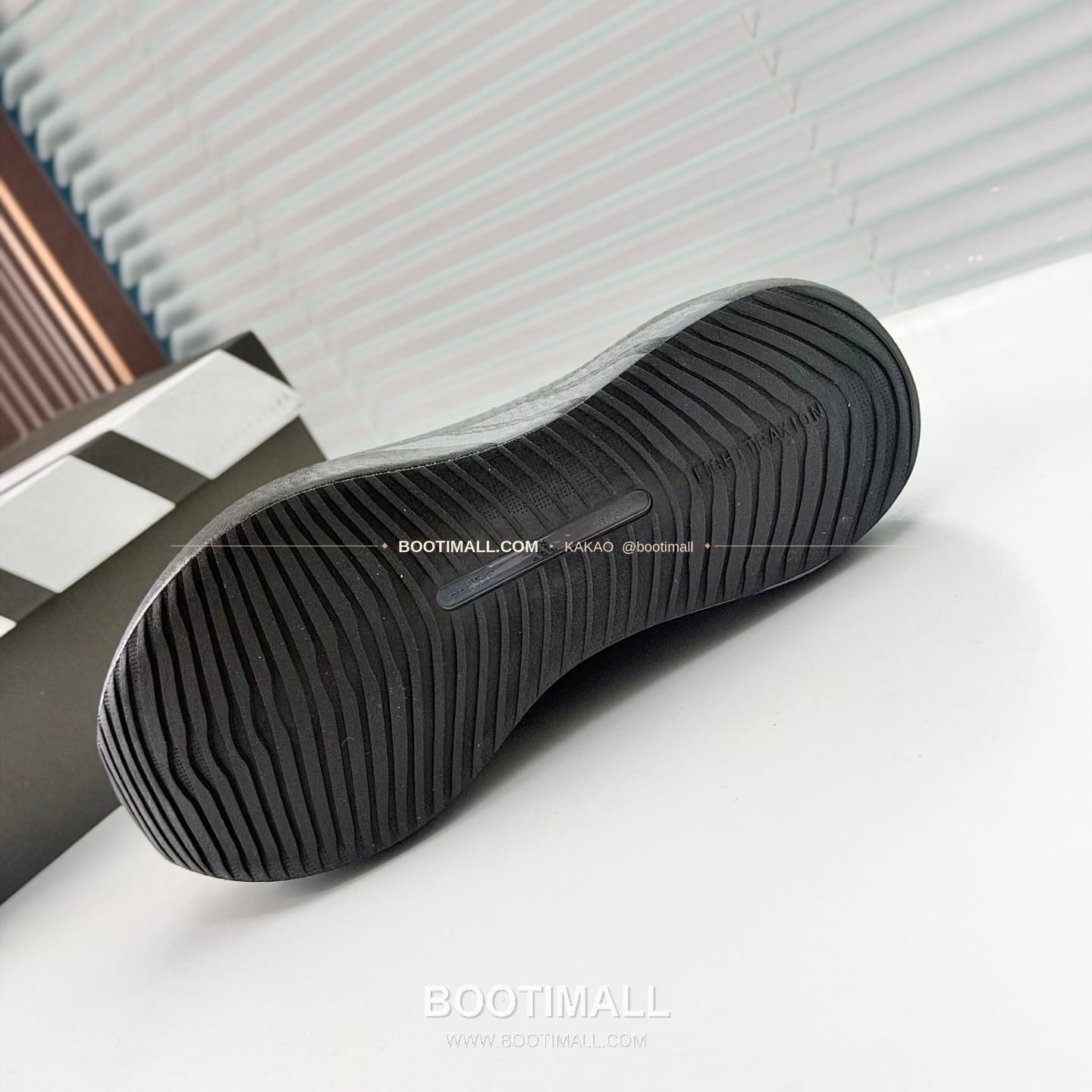 아디다스 2026SS 메쉬 니트 부스트 쿠셔닝 화이트 그린 스니커즈 Adidas 2026 SS Mesh Knit Boost Cushioning White Green Sneakers 9