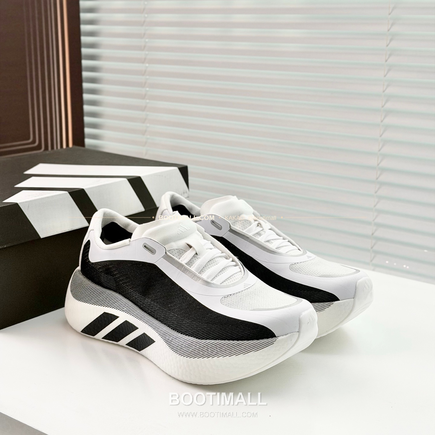 아디다스 2026SS 메쉬 니트 부스트 쿠셔닝 화이트 그린 스니커즈 Adidas 2026 SS Mesh Knit Boost Cushioning White Green Sneakers 1