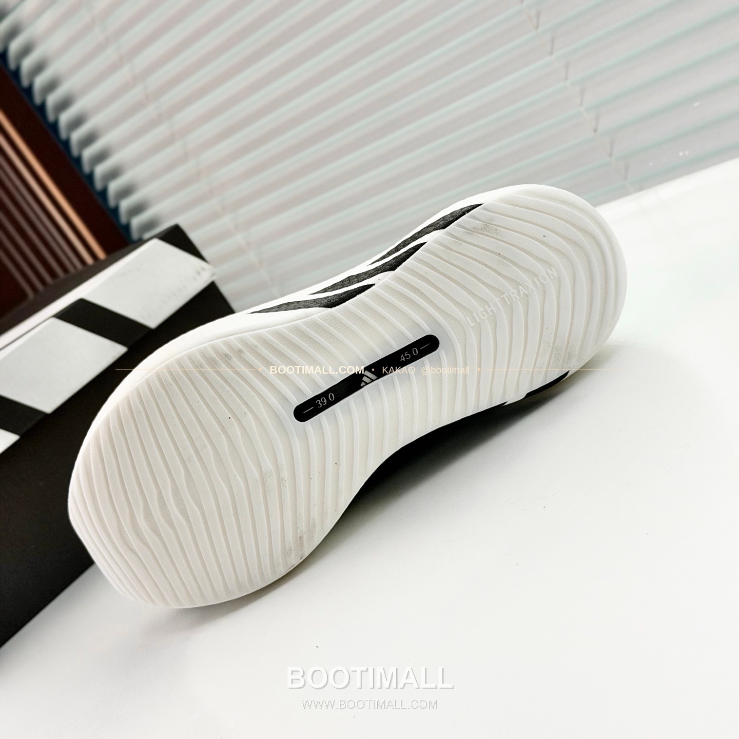 아디다스 2026SS 메쉬 니트 부스트 쿠셔닝 화이트 그린 스니커즈 Adidas 2026 SS Mesh Knit Boost Cushioning White Green Sneakers 9