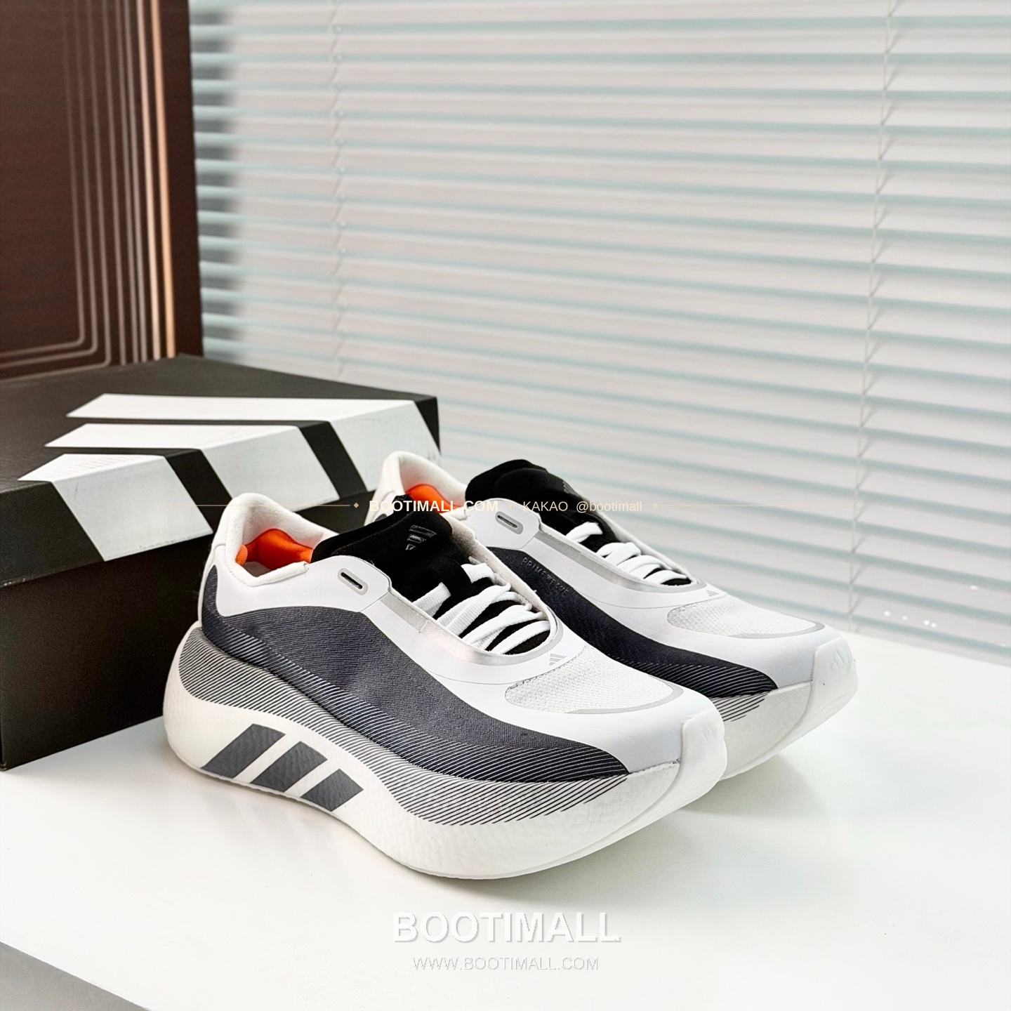 아디다스 2026SS 메쉬 니트 부스트 쿠셔닝 화이트 그린 스니커즈 Adidas 2026 SS Mesh Knit Boost Cushioning White Green Sneakers 1