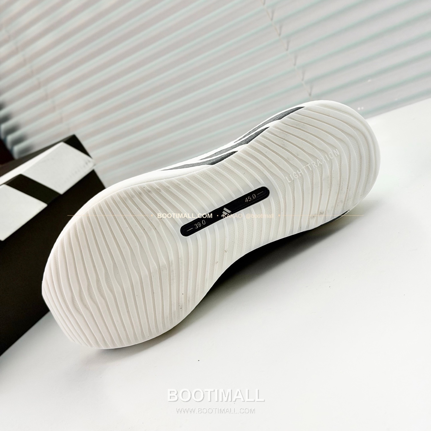 아디다스 2026SS 메쉬 니트 부스트 쿠셔닝 화이트 그린 스니커즈 Adidas 2026 SS Mesh Knit Boost Cushioning White Green Sneakers 9