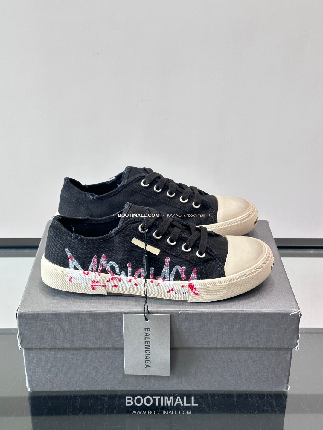 발렌시아가 2026SS 캔버스 그래피티 로고 로우탑 블랙 스니커즈 Balenciaga 2026 SS Canvas Graffiti Logo Low Top Black Sneakers 1