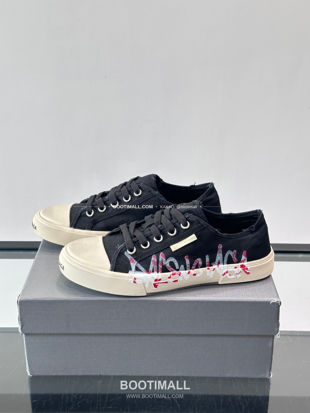 발렌시아가 2026SS 캔버스 그래피티 로고 로우탑 블랙 스니커즈 Balenciaga 2026 SS Canvas Graffiti Logo Low Top Black Sneakers 3