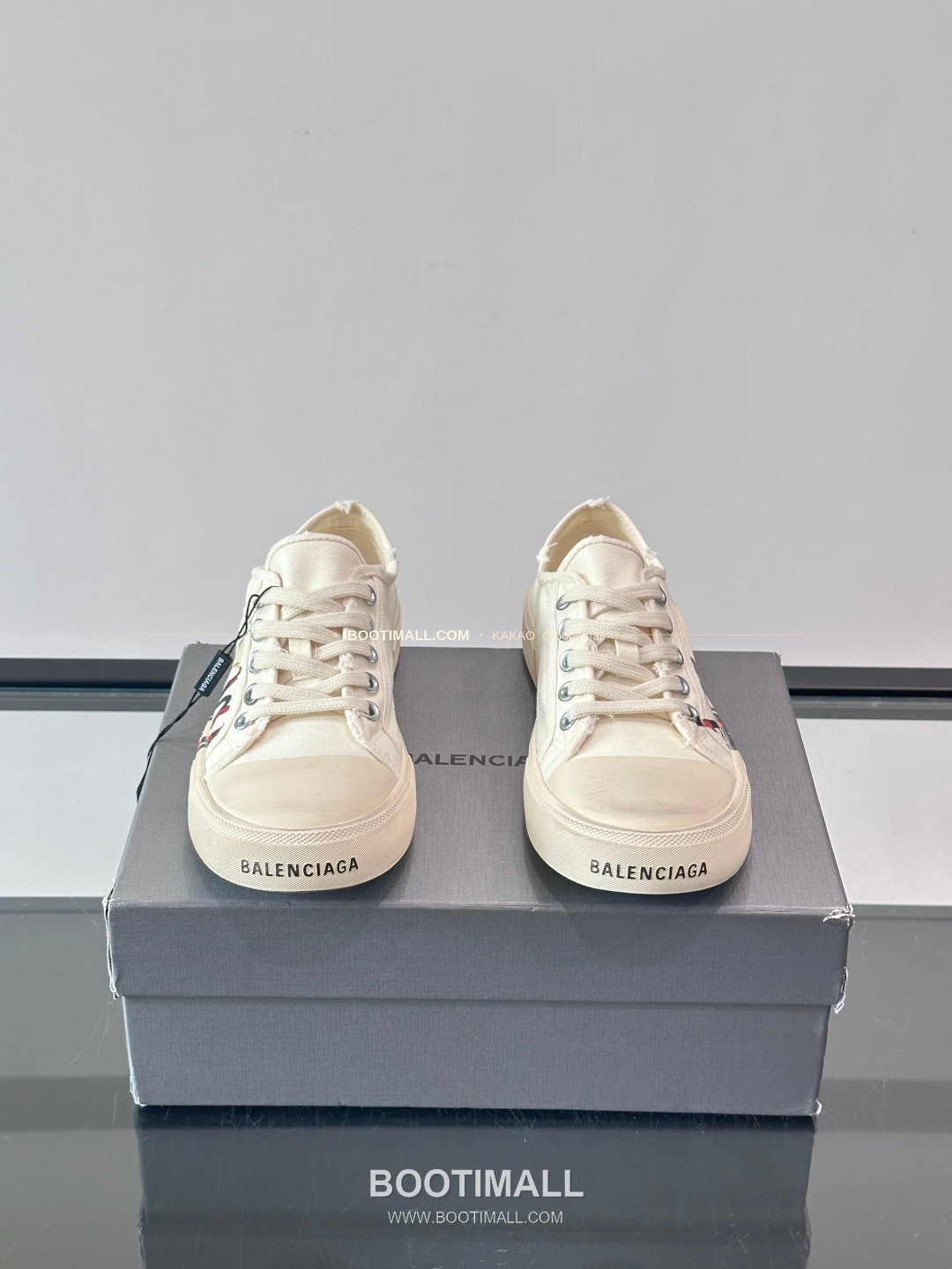 발렌시아가 2026SS 캔버스 그래피티 로고 로우탑 블랙 스니커즈 Balenciaga 2026 SS Canvas Graffiti Logo Low Top Black Sneakers 2