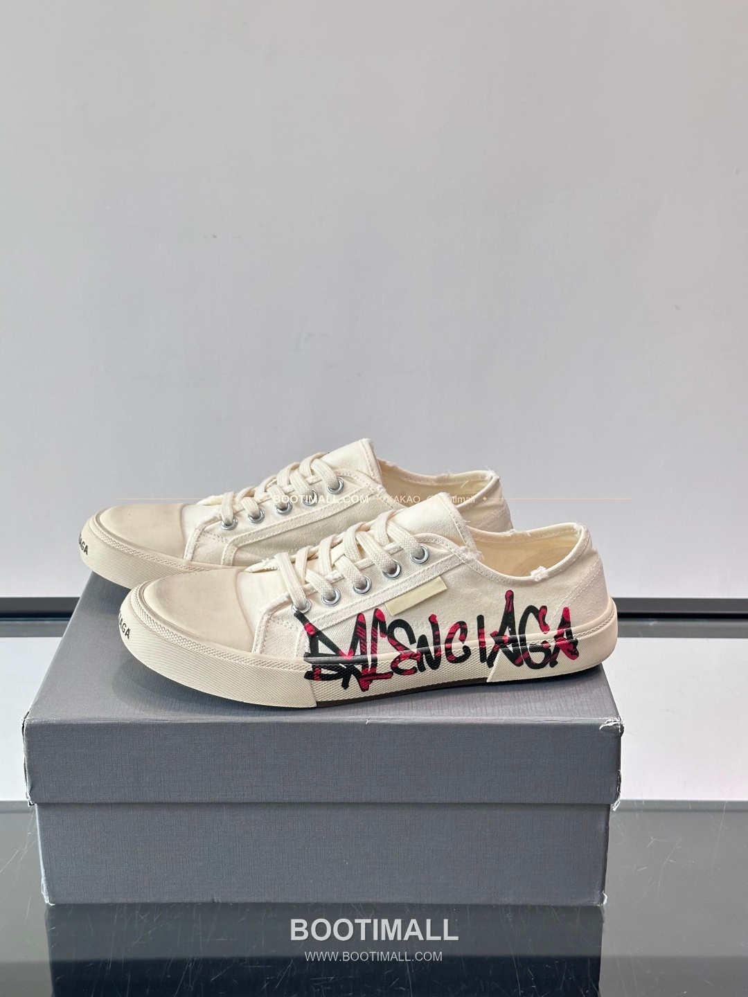 발렌시아가 2026SS 캔버스 그래피티 로고 로우탑 블랙 스니커즈 Balenciaga 2026 SS Canvas Graffiti Logo Low Top Black Sneakers 3