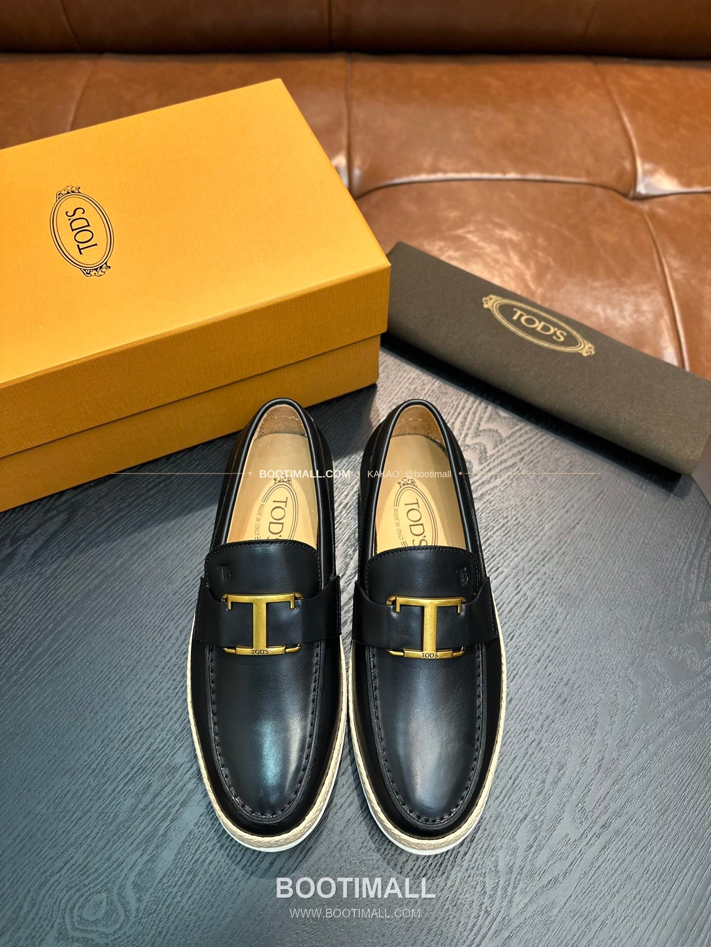 토즈 2026SS 스웨이드 로고 프린트 라피아 트림 브라운 로퍼 Tod's 2026 SS Suede Logo Print Raffia Trim Brown Loafers 1
