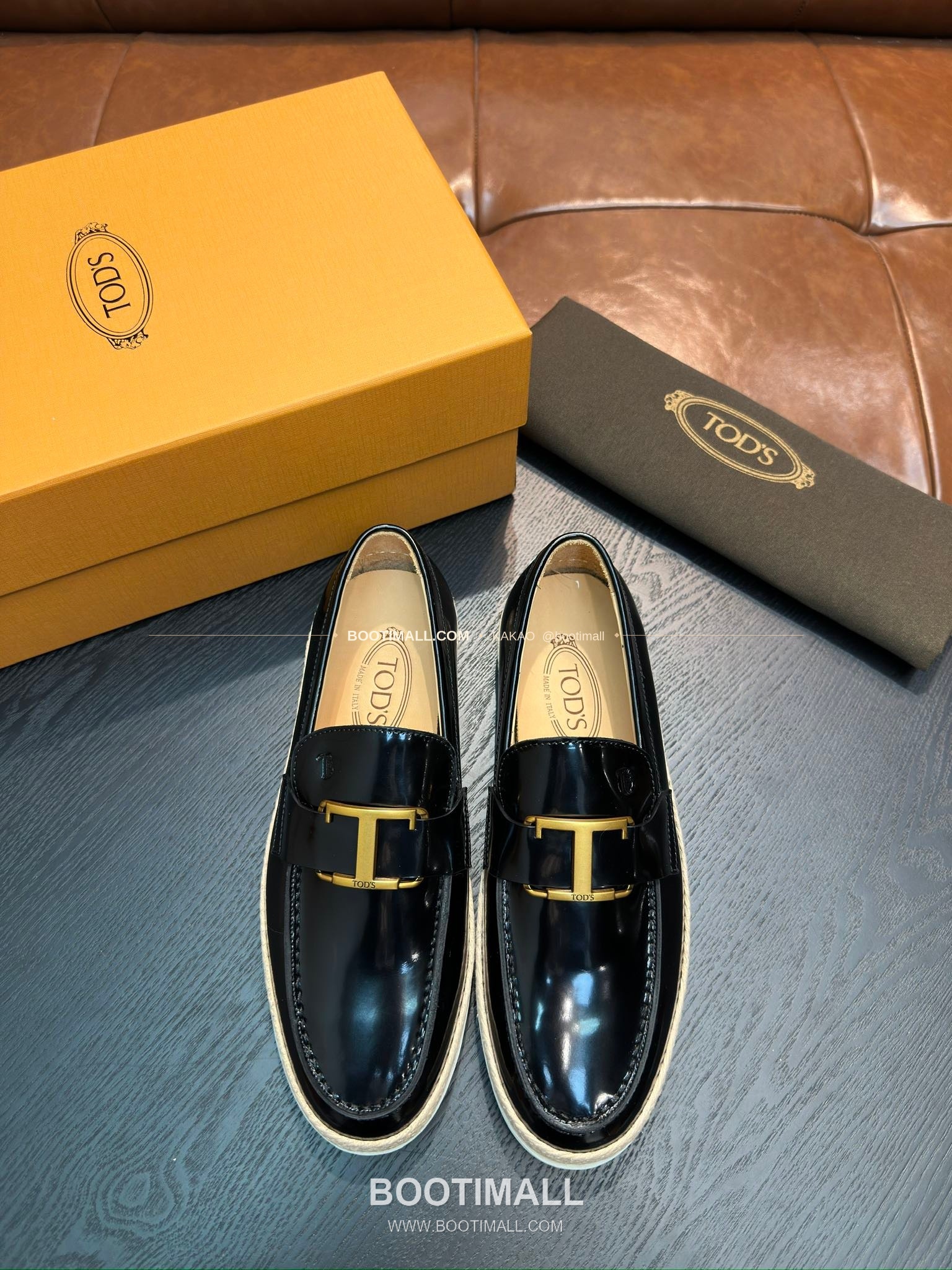 토즈 2026SS 스웨이드 로고 프린트 라피아 트림 브라운 로퍼 Tod's 2026 SS Suede Logo Print Raffia Trim Brown Loafers 1