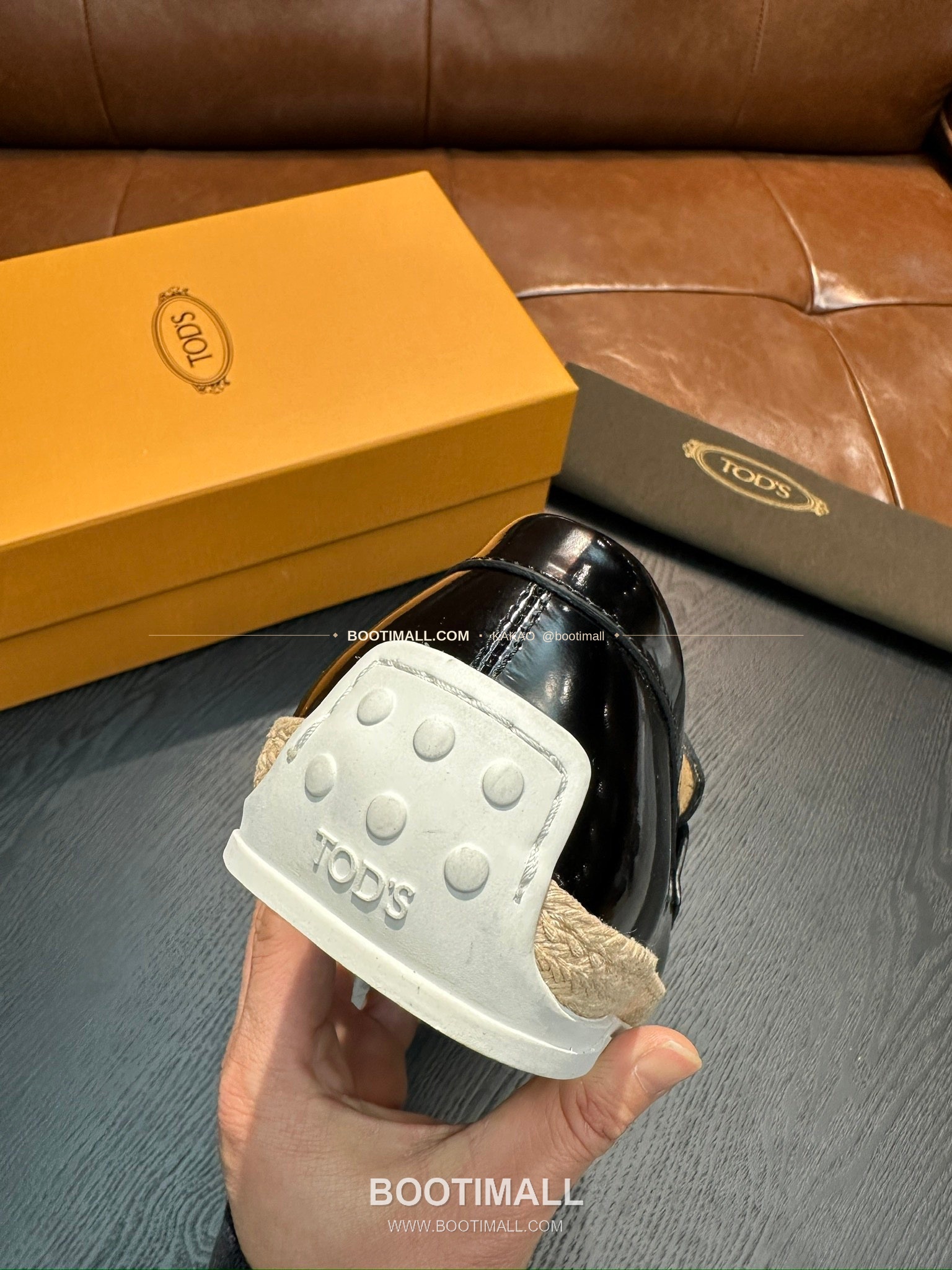토즈 2026SS 스웨이드 로고 프린트 라피아 트림 브라운 로퍼 Tod's 2026 SS Suede Logo Print Raffia Trim Brown Loafers 9