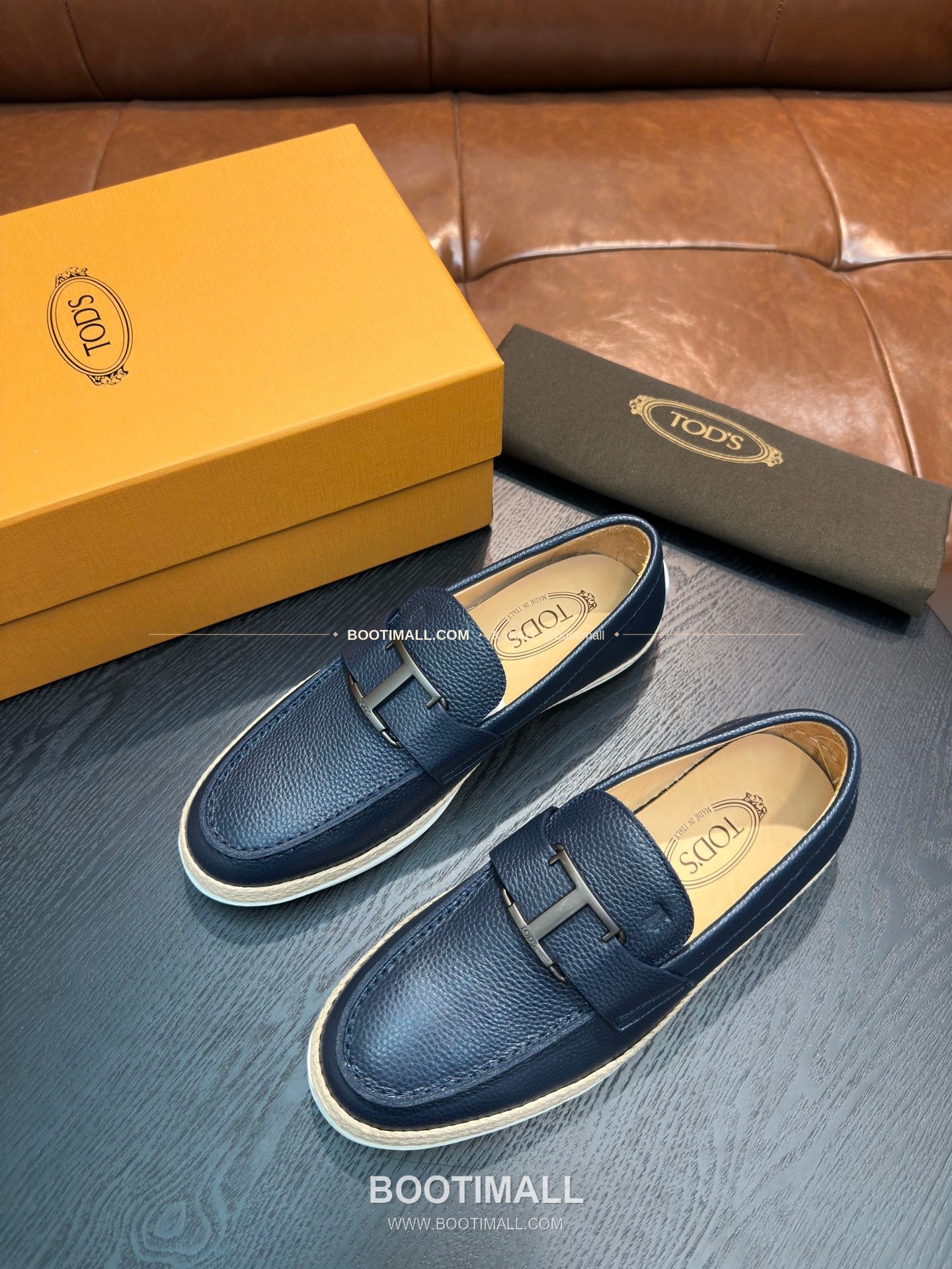 토즈 2026SS 스웨이드 로고 프린트 라피아 트림 브라운 로퍼 Tod's 2026 SS Suede Logo Print Raffia Trim Brown Loafers 3