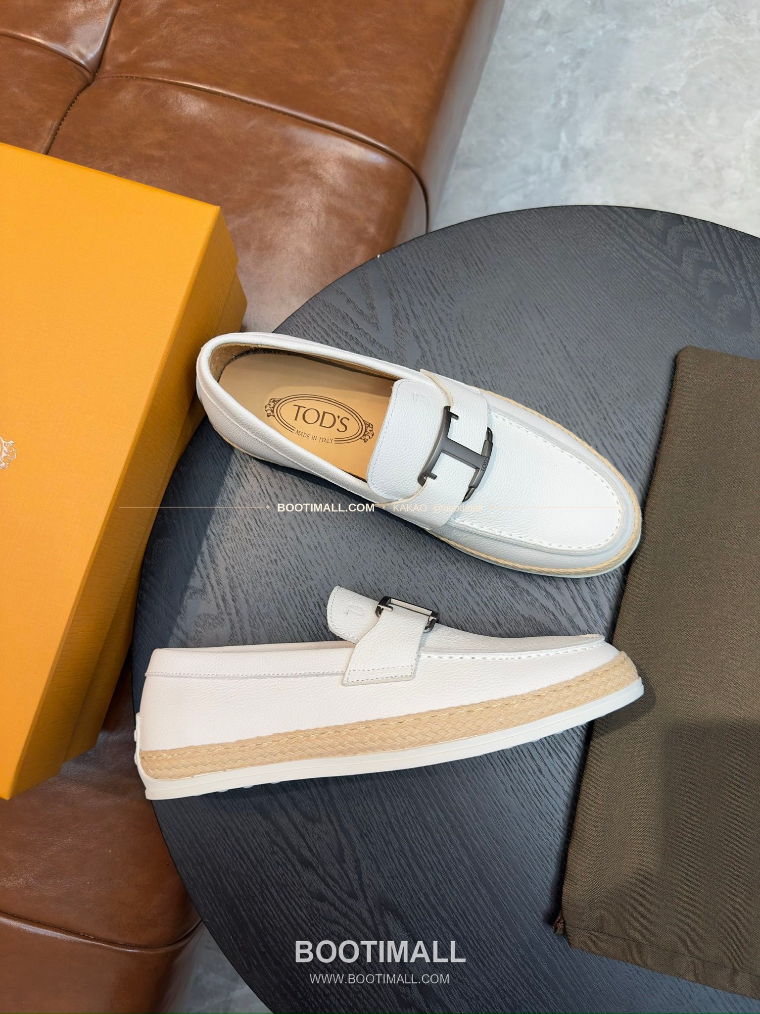 토즈 2026SS 스웨이드 로고 프린트 라피아 트림 브라운 로퍼 Tod's 2026 SS Suede Logo Print Raffia Trim Brown Loafers 4