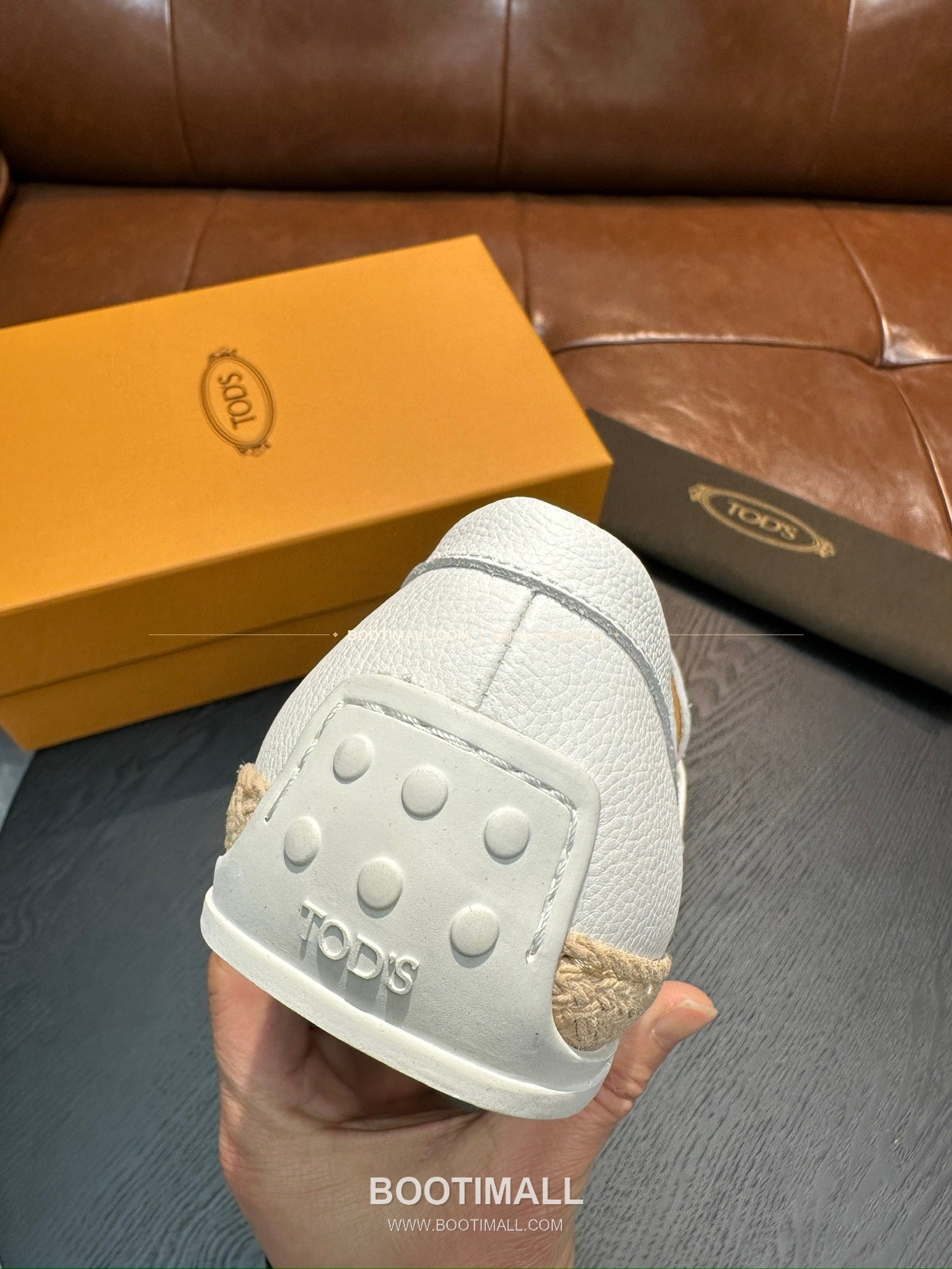 토즈 2026SS 스웨이드 로고 프린트 라피아 트림 브라운 로퍼 Tod's 2026 SS Suede Logo Print Raffia Trim Brown Loafers 9