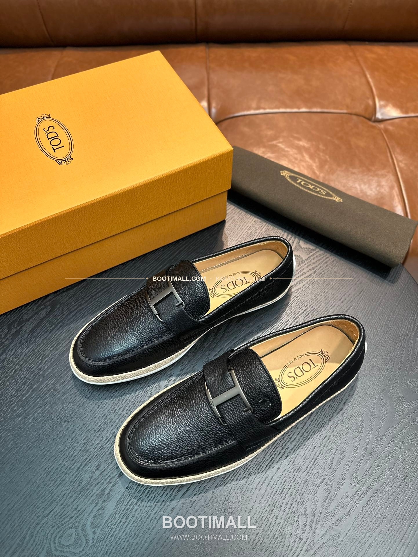 토즈 2026SS 스웨이드 로고 프린트 라피아 트림 브라운 로퍼 Tod's 2026 SS Suede Logo Print Raffia Trim Brown Loafers 3