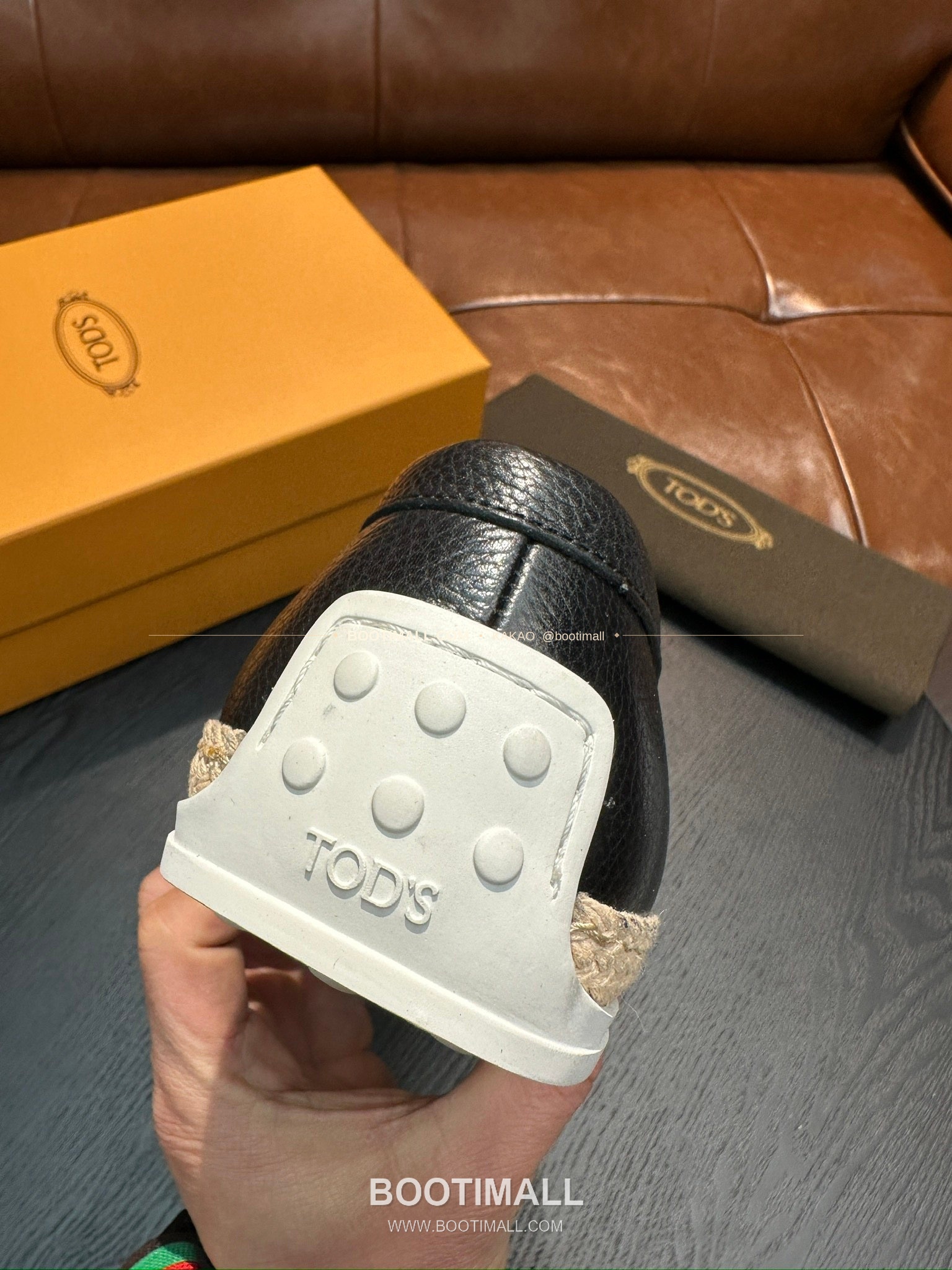 토즈 2026SS 스웨이드 로고 프린트 라피아 트림 브라운 로퍼 Tod's 2026 SS Suede Logo Print Raffia Trim Brown Loafers 9