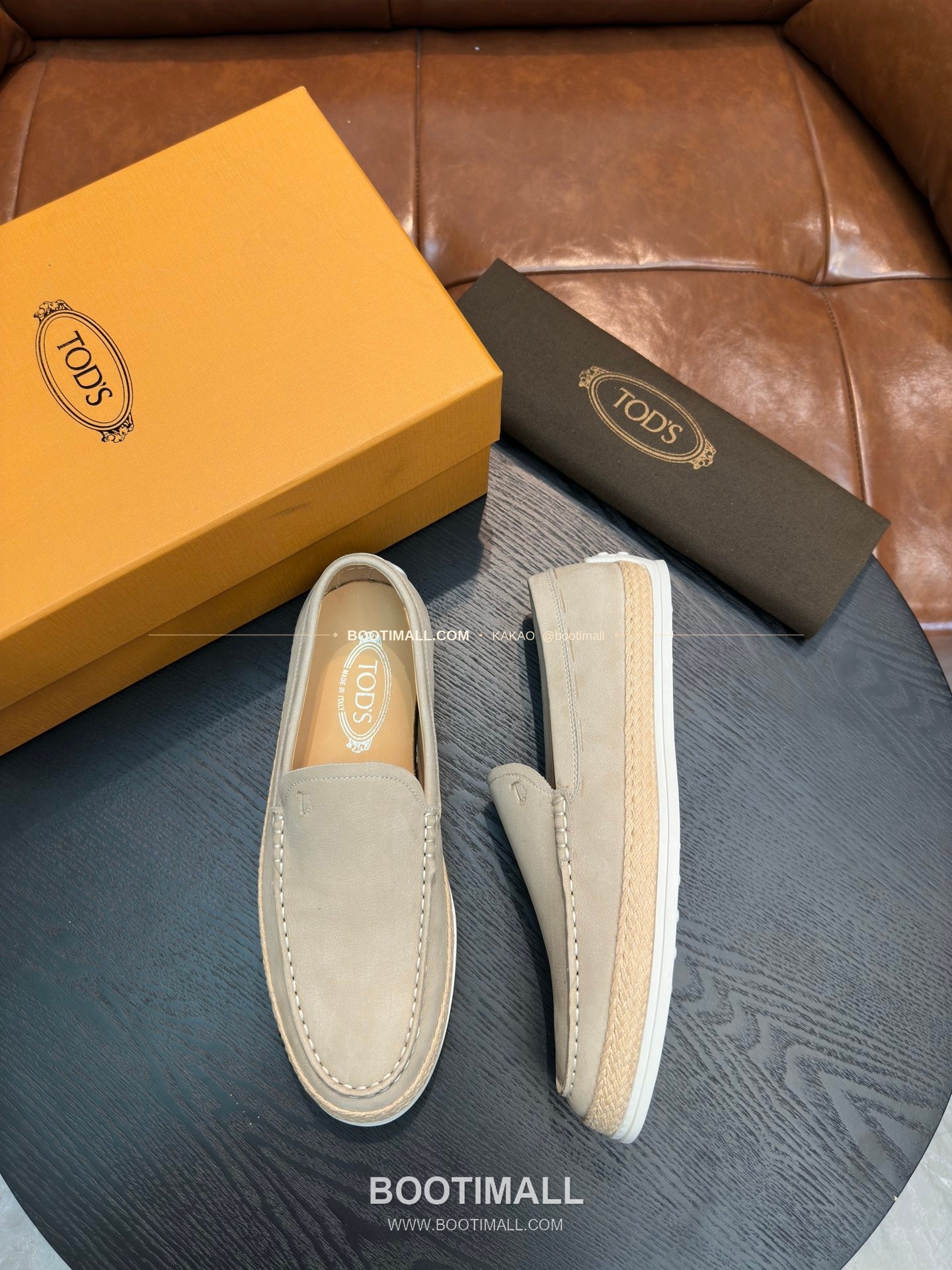 토즈 2026SS 스웨이드 로고 프린트 라피아 트림 브라운 로퍼 Tod's 2026 SS Suede Logo Print Raffia Trim Brown Loafers 2