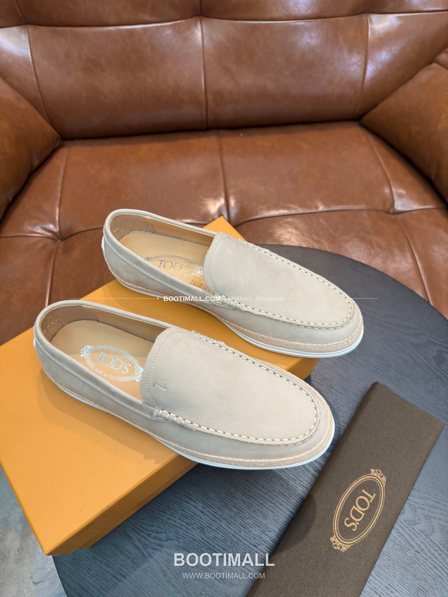 토즈 2026SS 스웨이드 로고 프린트 라피아 트림 브라운 로퍼 Tod's 2026 SS Suede Logo Print Raffia Trim Brown Loafers 4