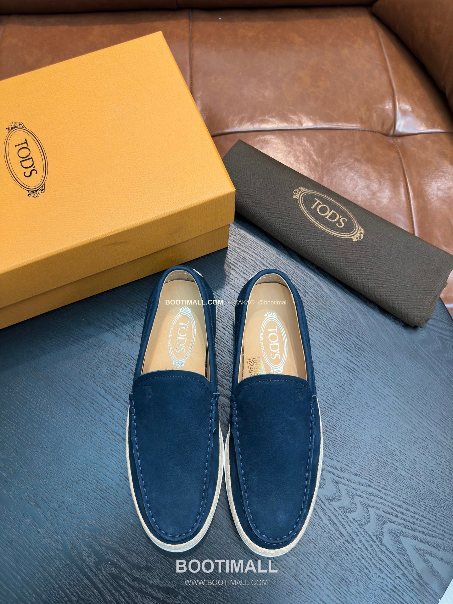 토즈 2026SS 스웨이드 로고 프린트 라피아 트림 브라운 로퍼 Tod's 2026 SS Suede Logo Print Raffia Trim Brown Loafers 1