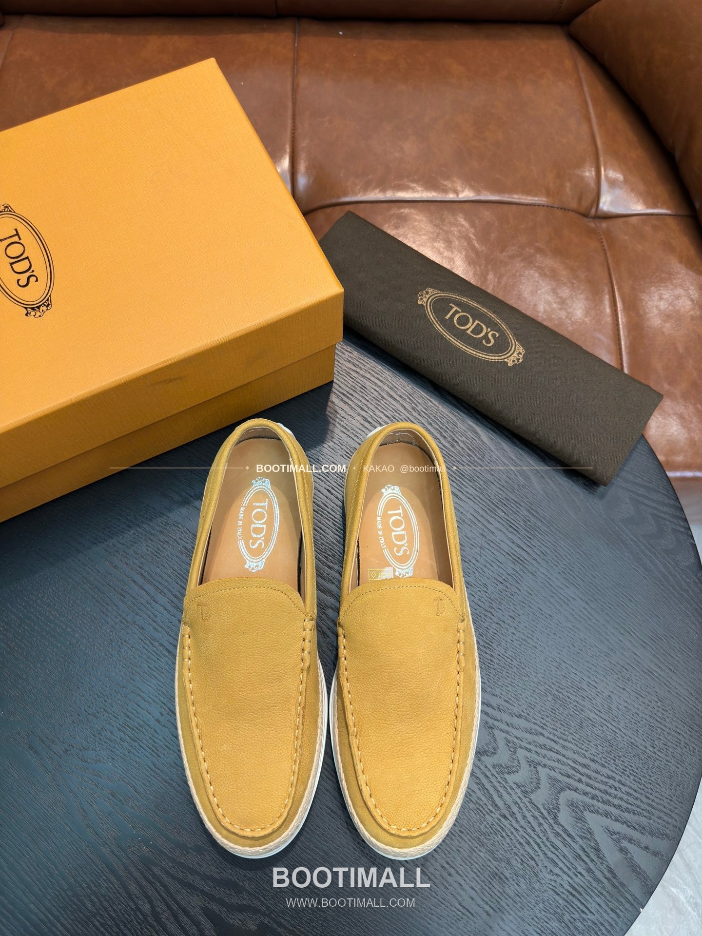 토즈 2026SS 스웨이드 로고 프린트 라피아 트림 브라운 로퍼 Tod's 2026 SS Suede Logo Print Raffia Trim Brown Loafers 1