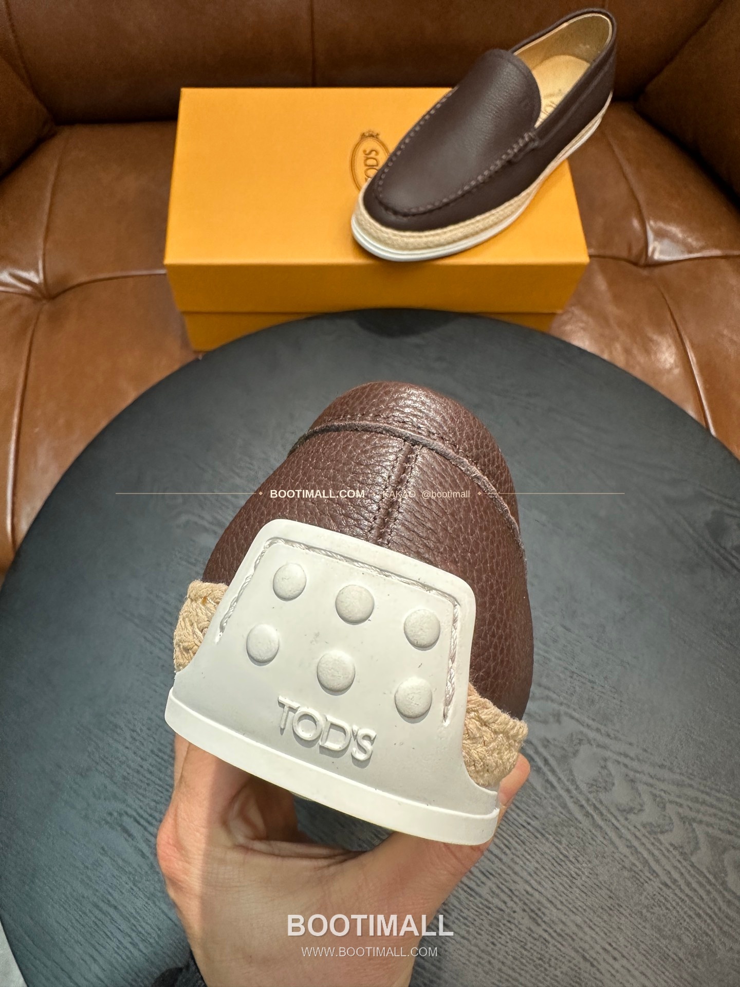 토즈 2026SS 스웨이드 로고 프린트 라피아 트림 브라운 로퍼 Tod's 2026 SS Suede Logo Print Raffia Trim Brown Loafers 9