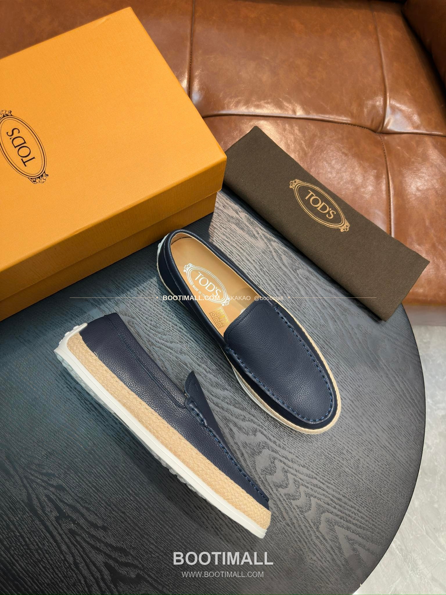 토즈 2026SS 스웨이드 로고 프린트 라피아 트림 브라운 로퍼 Tod's 2026 SS Suede Logo Print Raffia Trim Brown Loafers 3