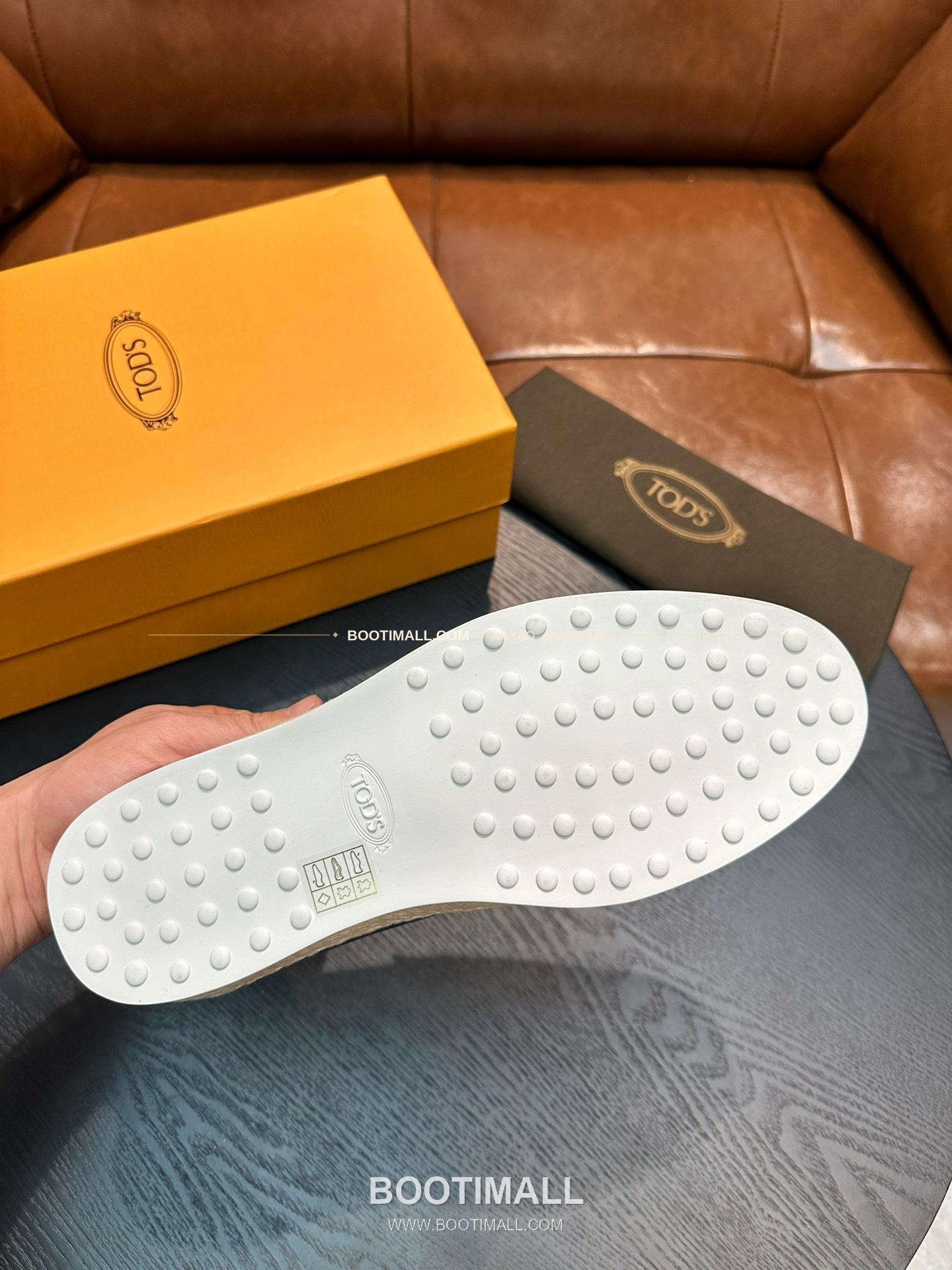 토즈 2026SS 스웨이드 로고 프린트 라피아 트림 브라운 로퍼 Tod's 2026 SS Suede Logo Print Raffia Trim Brown Loafers 5