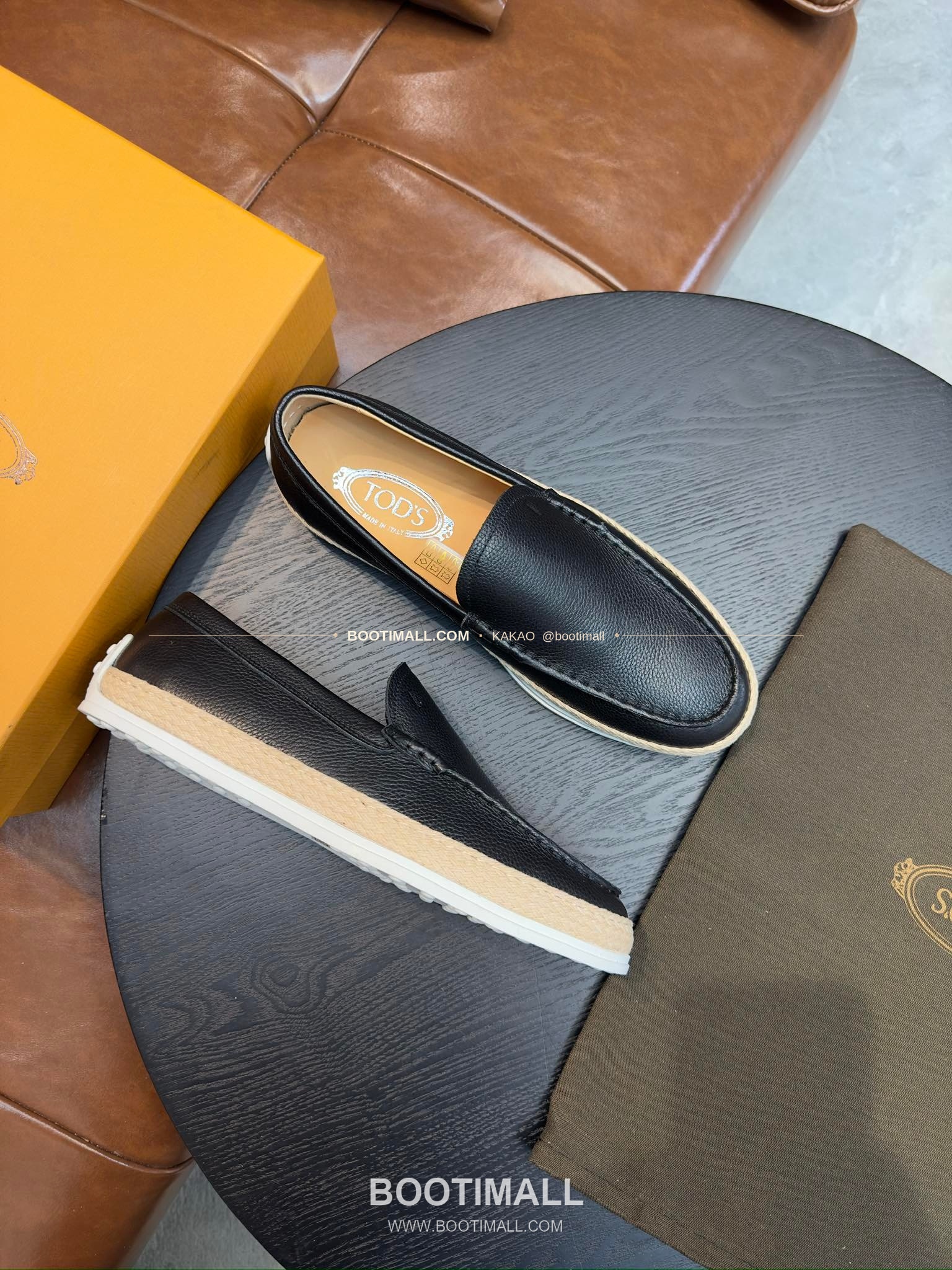 토즈 2026SS 스웨이드 로고 프린트 라피아 트림 브라운 로퍼 Tod's 2026 SS Suede Logo Print Raffia Trim Brown Loafers 3