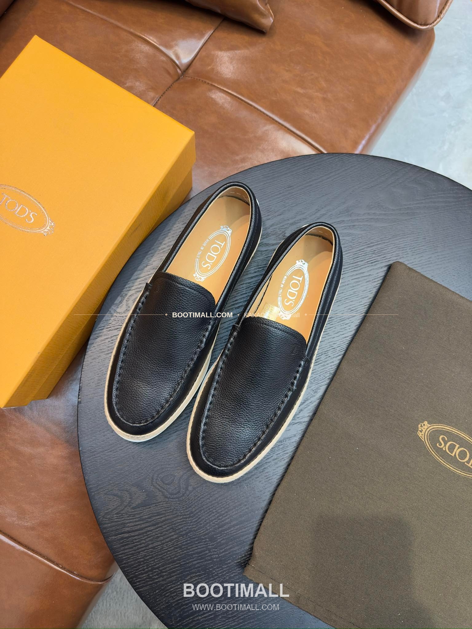 토즈 2026SS 스웨이드 로고 프린트 라피아 트림 브라운 로퍼 Tod's 2026 SS Suede Logo Print Raffia Trim Brown Loafers 4