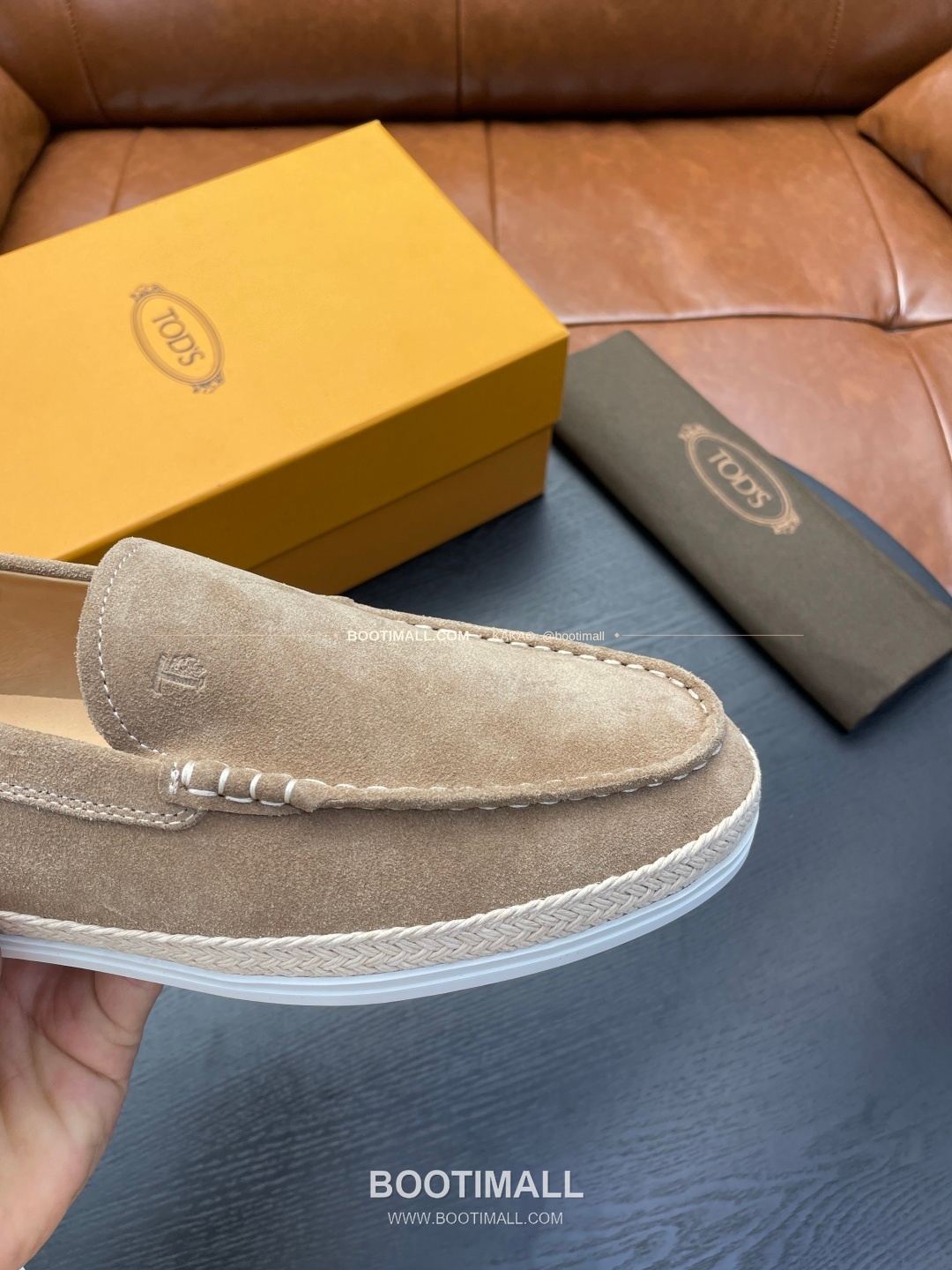 토즈 2026SS 스웨이드 로고 프린트 라피아 트림 브라운 로퍼 Tod's 2026 SS Suede Logo Print Raffia Trim Brown Loafers 4