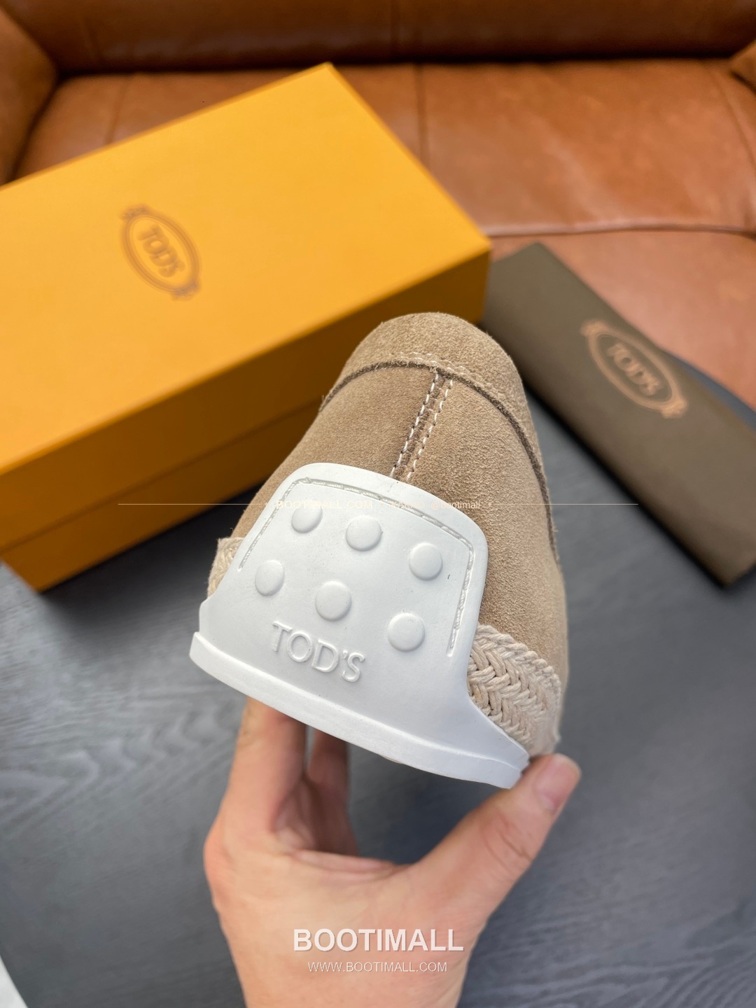 토즈 2026SS 스웨이드 로고 프린트 라피아 트림 브라운 로퍼 Tod's 2026 SS Suede Logo Print Raffia Trim Brown Loafers 9