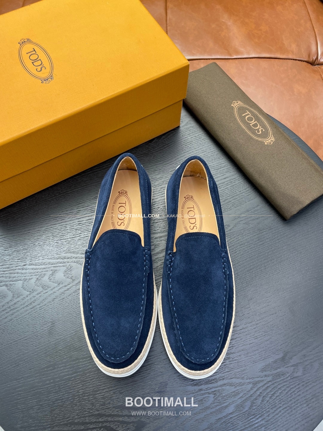 토즈 2026SS 스웨이드 로고 프린트 라피아 트림 브라운 로퍼 Tod's 2026 SS Suede Logo Print Raffia Trim Brown Loafers 1