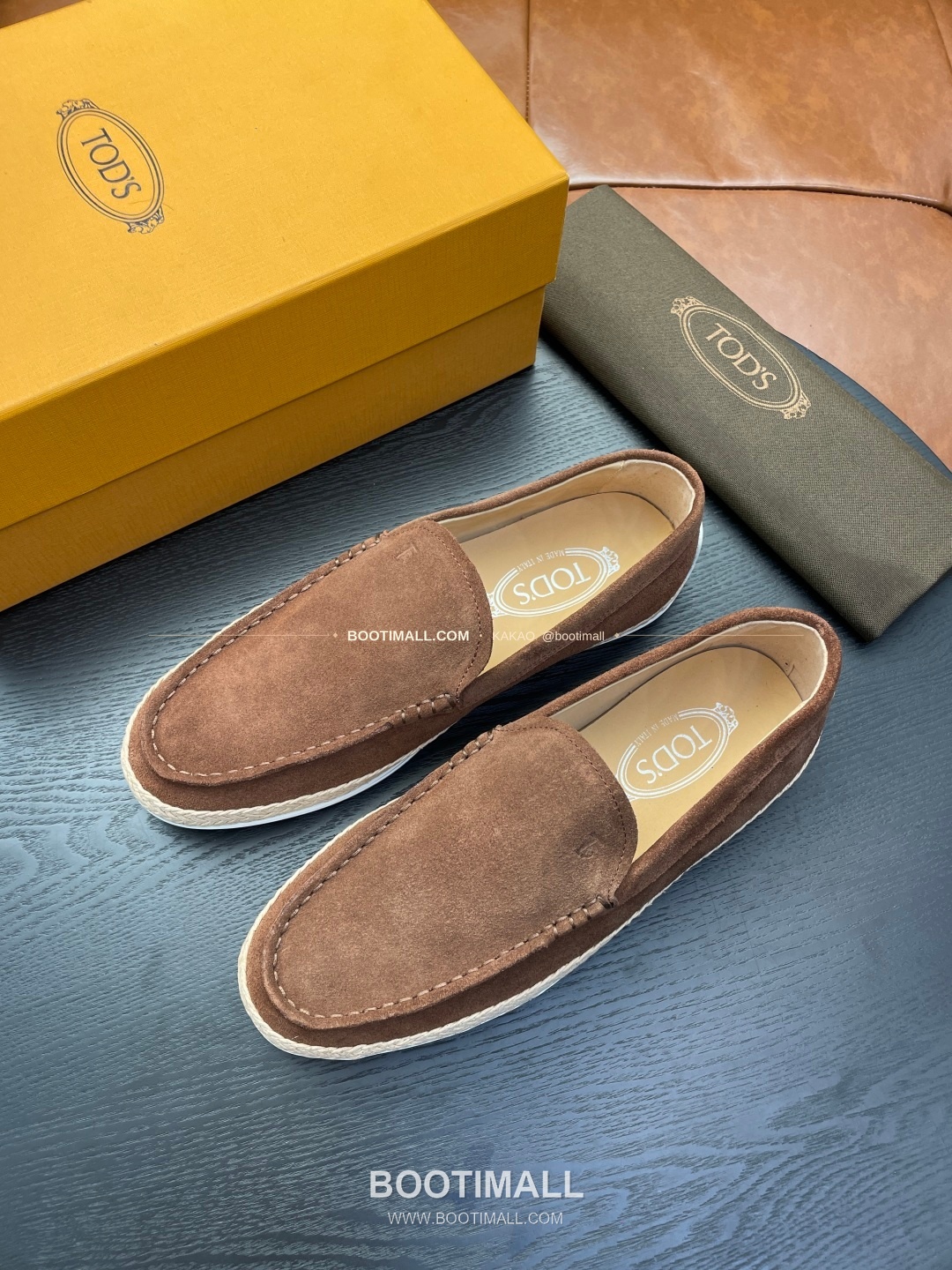 토즈 2026SS 스웨이드 로고 프린트 라피아 트림 브라운 로퍼 Tod's 2026 SS Suede Logo Print Raffia Trim Brown Loafers 3