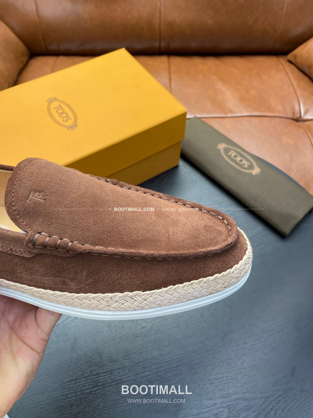 토즈 2026SS 스웨이드 로고 프린트 라피아 트림 브라운 로퍼 Tod's 2026 SS Suede Logo Print Raffia Trim Brown Loafers 4