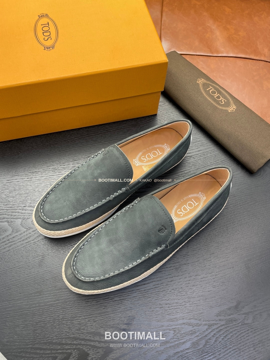 토즈 2026SS 스웨이드 로고 프린트 라피아 트림 브라운 로퍼 Tod's 2026 SS Suede Logo Print Raffia Trim Brown Loafers 3