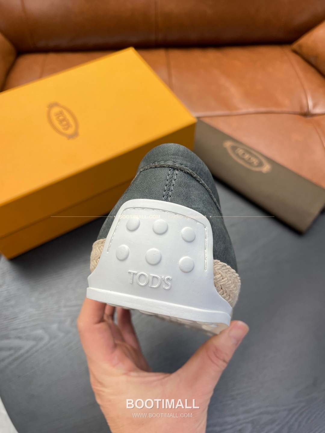 토즈 2026SS 스웨이드 로고 프린트 라피아 트림 브라운 로퍼 Tod's 2026 SS Suede Logo Print Raffia Trim Brown Loafers 9