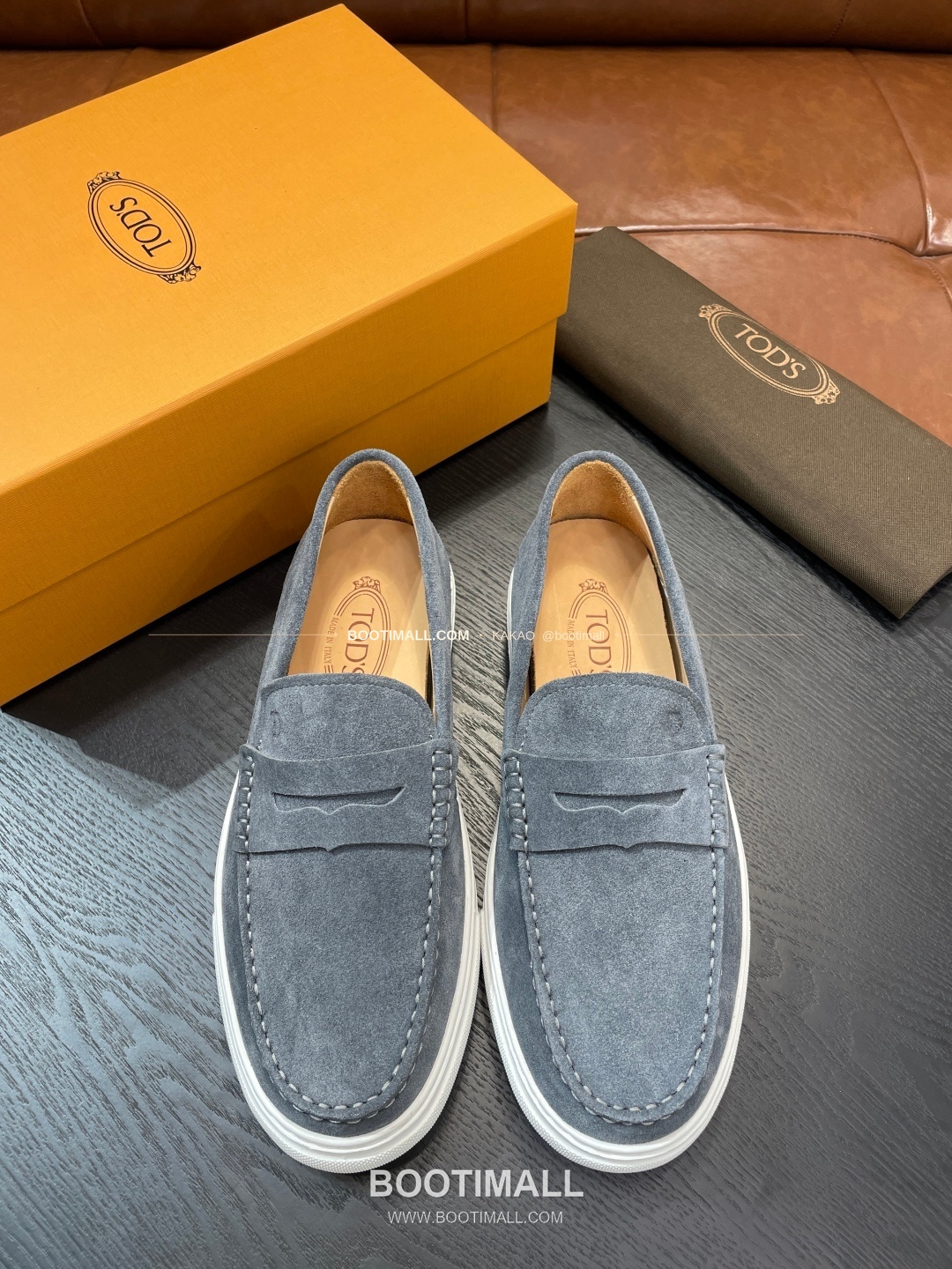 토즈 2026SS 송아지가죽 T로고 고미노 화이트 스니커즈 Tod's 2026 SS Calfskin T Logo Gommino White Sneakers 1