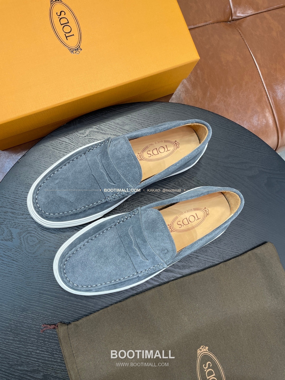 토즈 2026SS 송아지가죽 T로고 고미노 화이트 스니커즈 Tod's 2026 SS Calfskin T Logo Gommino White Sneakers 4