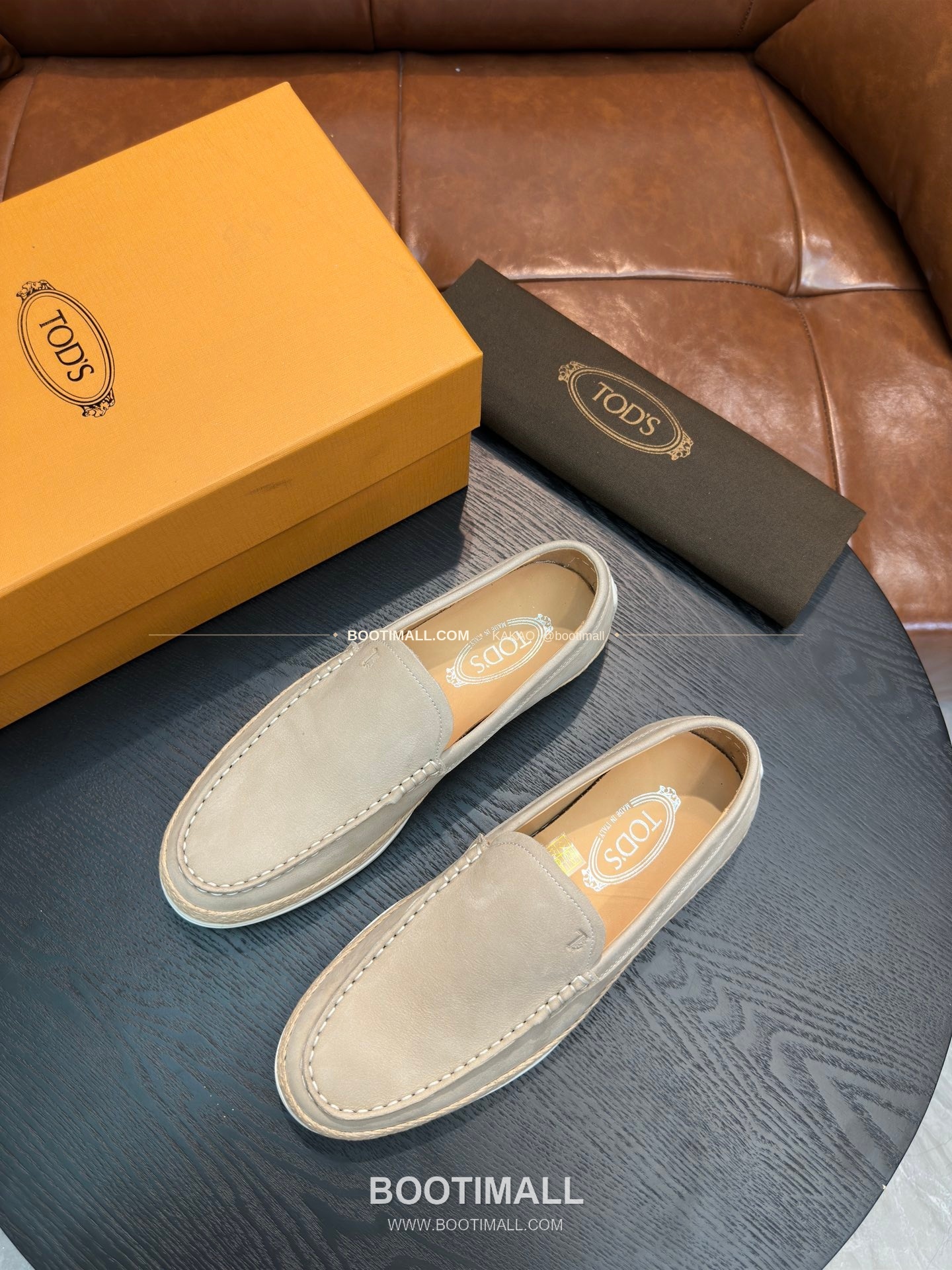 토즈 2026SS 스웨이드 로고 프린트 라피아 트림 브라운 로퍼 Tod's 2026 SS Suede Logo Print Raffia Trim Brown Loafers 3